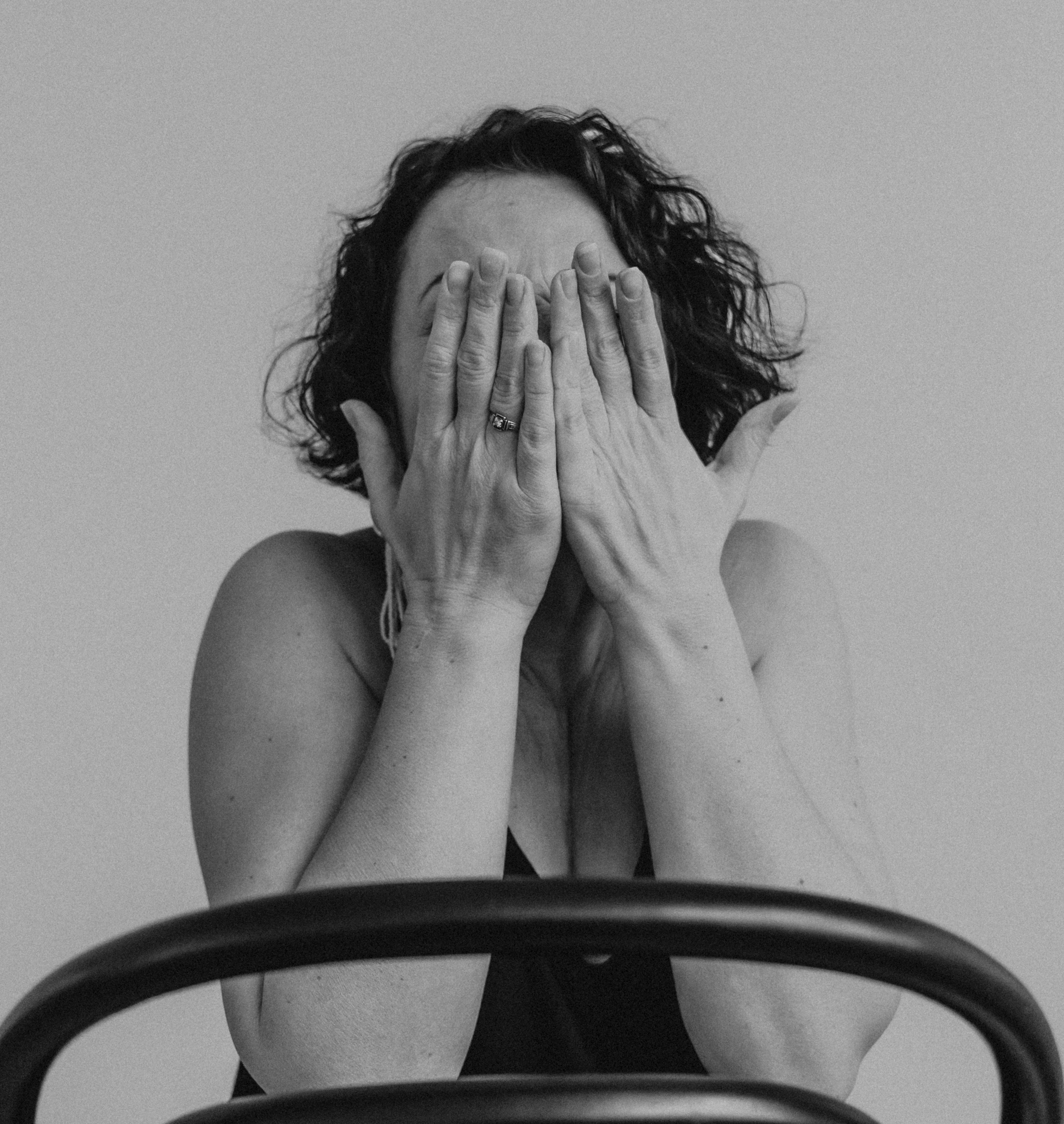 Facetten der Weiblichkeit. Schwarz-weiß Fotografie in Münster. Fotografin Viktoria Roschen