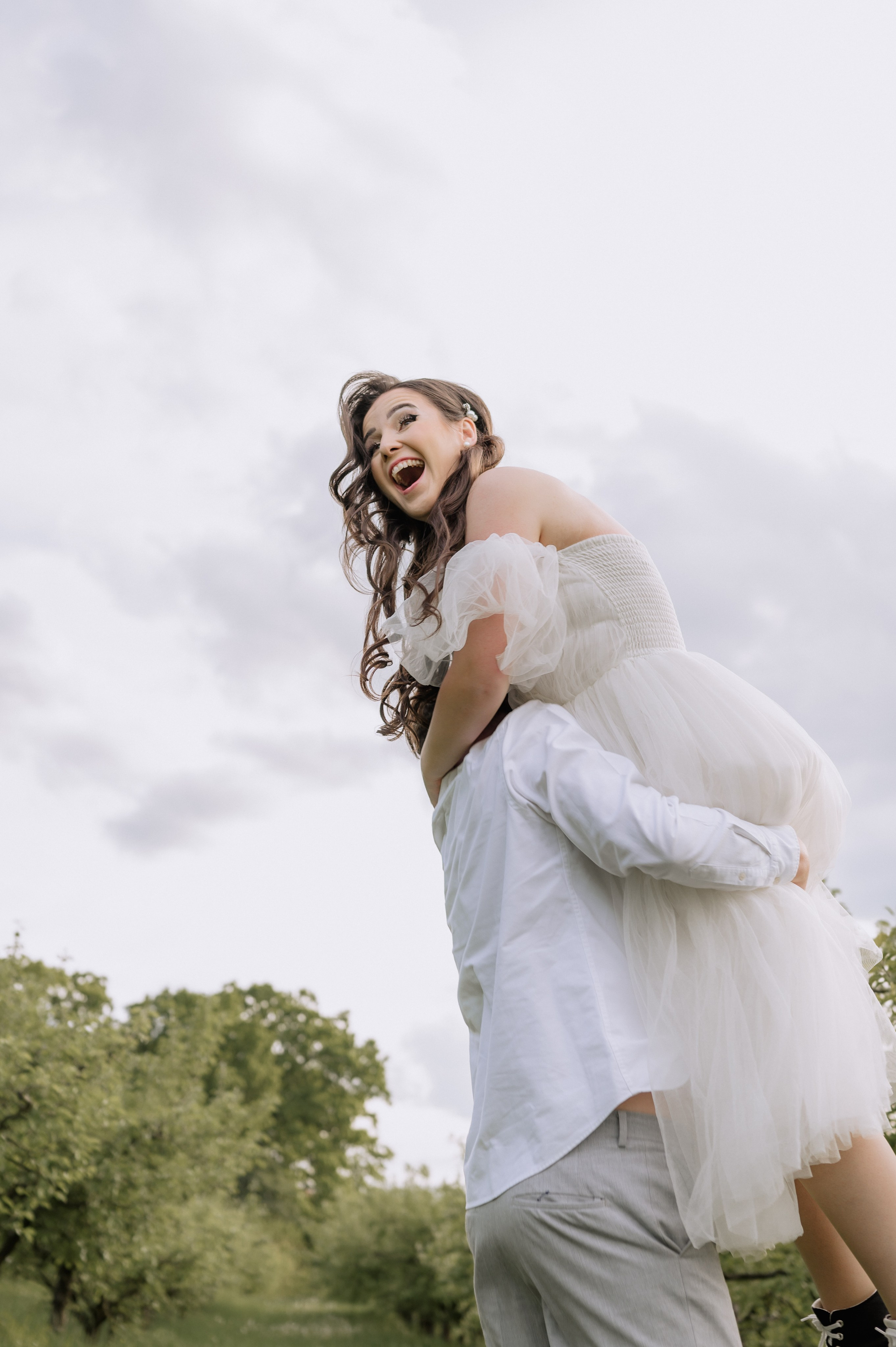 Magda + Andrei | Lovers in the garden. Proud Vision Weddings | Wedding Photography & Film — Servicii profesionale Foto Video Nunta Iasi