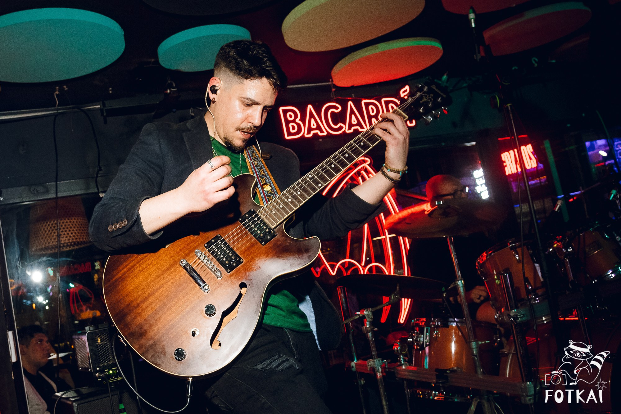 Концерт Delyrio в Confetti Playa Alicante — живое выступление группы, февраль 2026 | FOTKAI