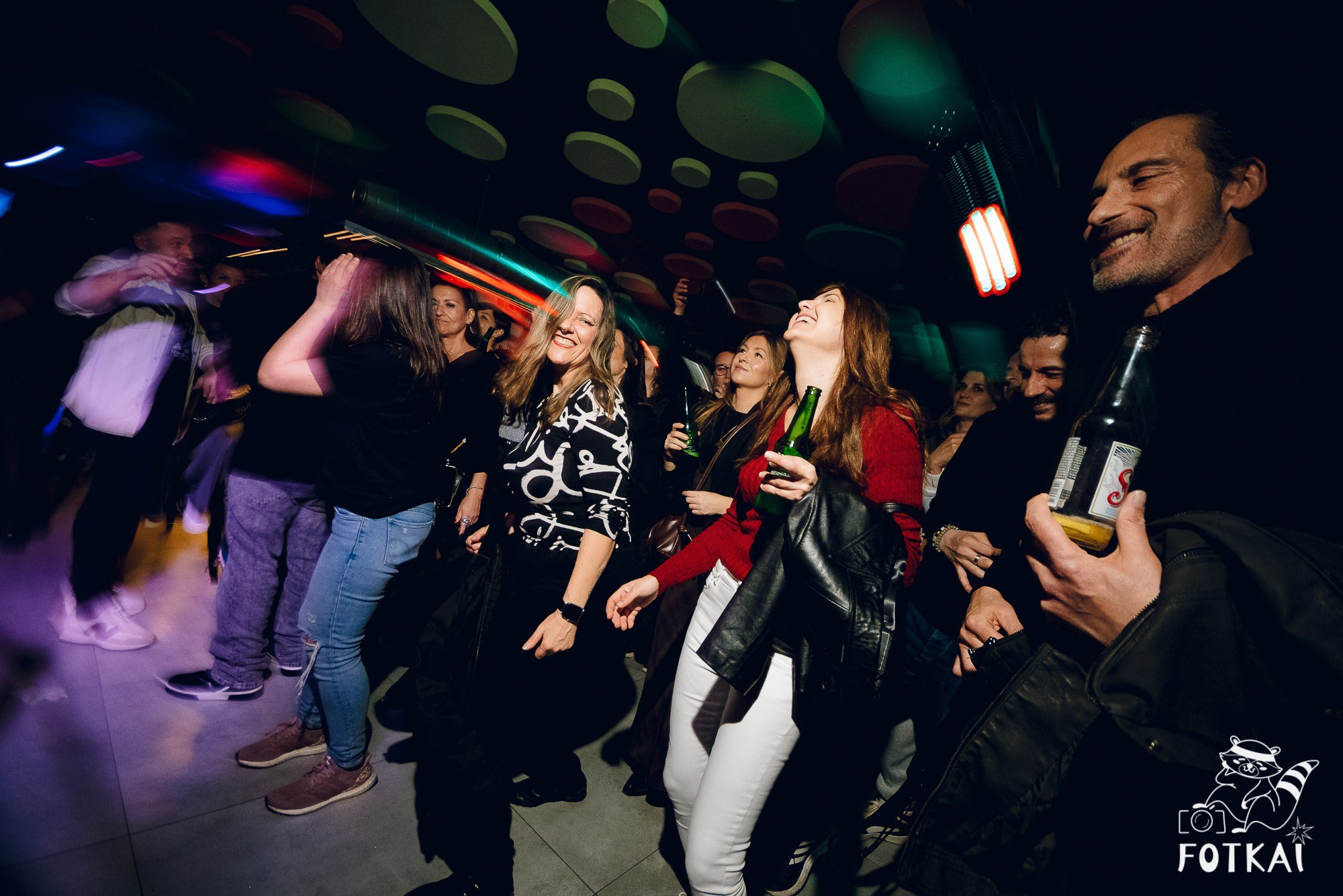 Концерт Delyrio в Confetti Playa Alicante — живое выступление группы, февраль 2026 | FOTKAI