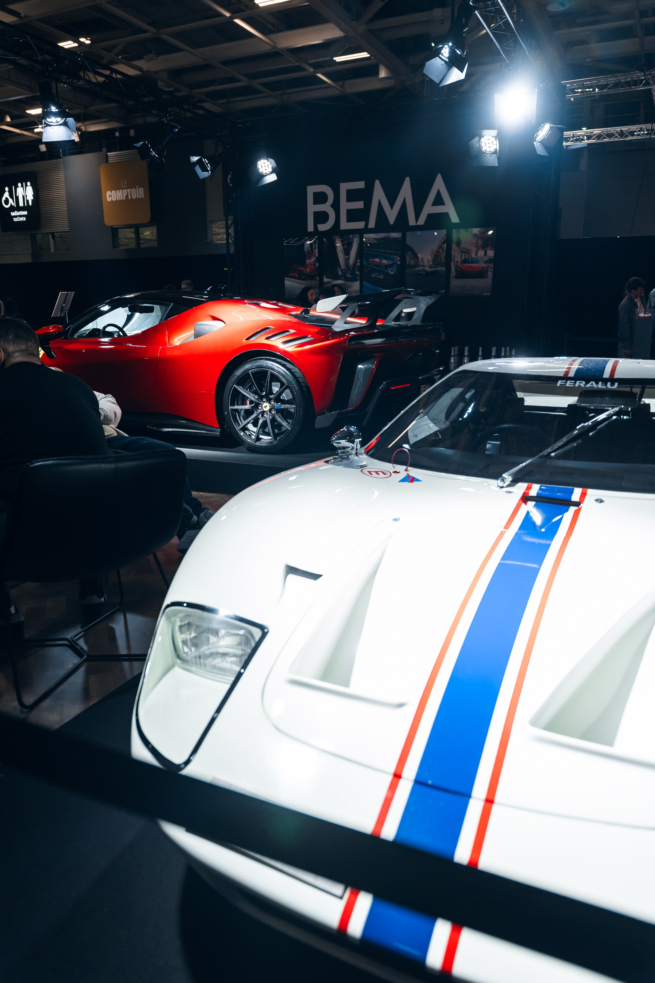 Retromobile 2026. Photographe de voitures à Paris — Vitalii Motruk