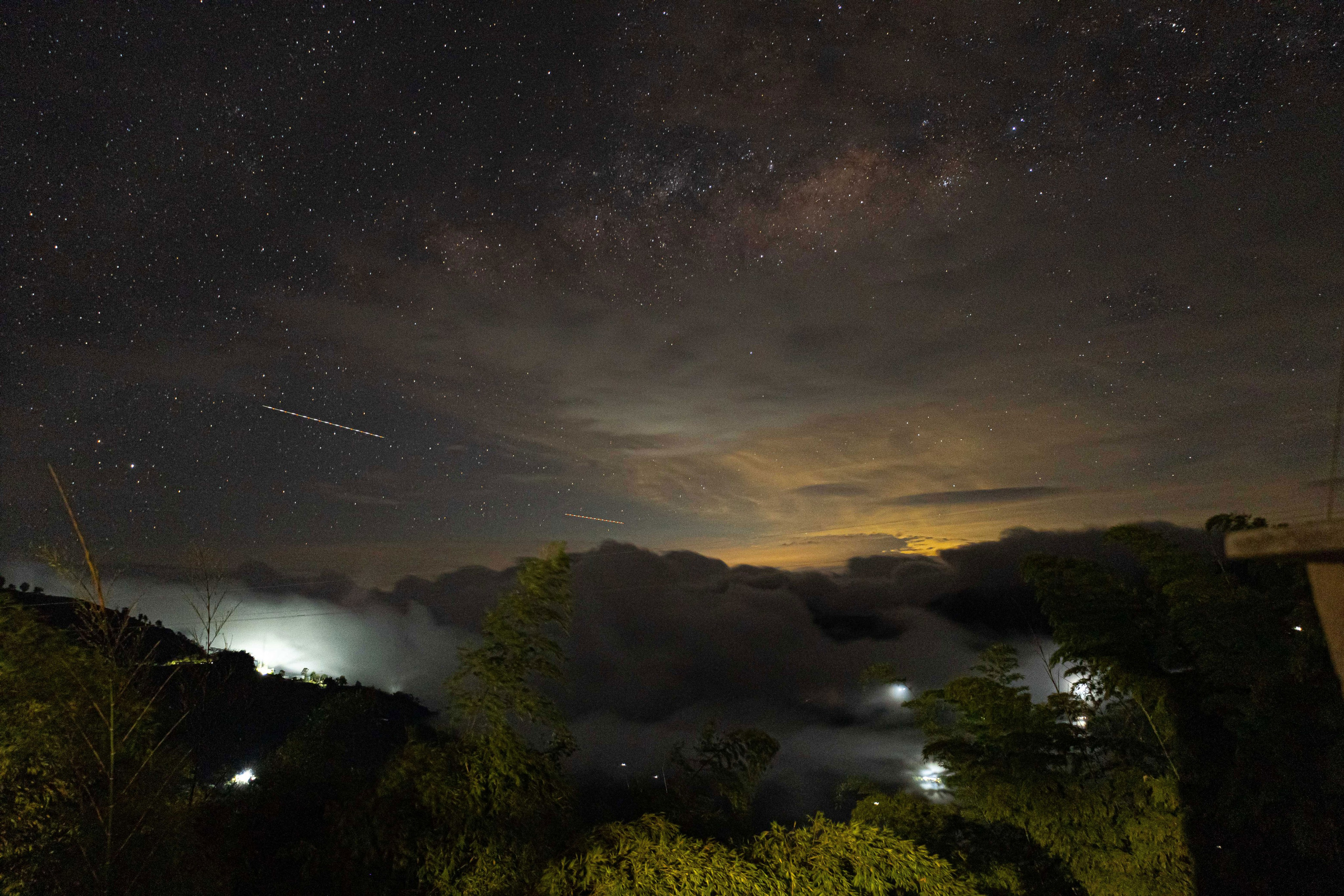 Astrofotografía de las montañas de caldas