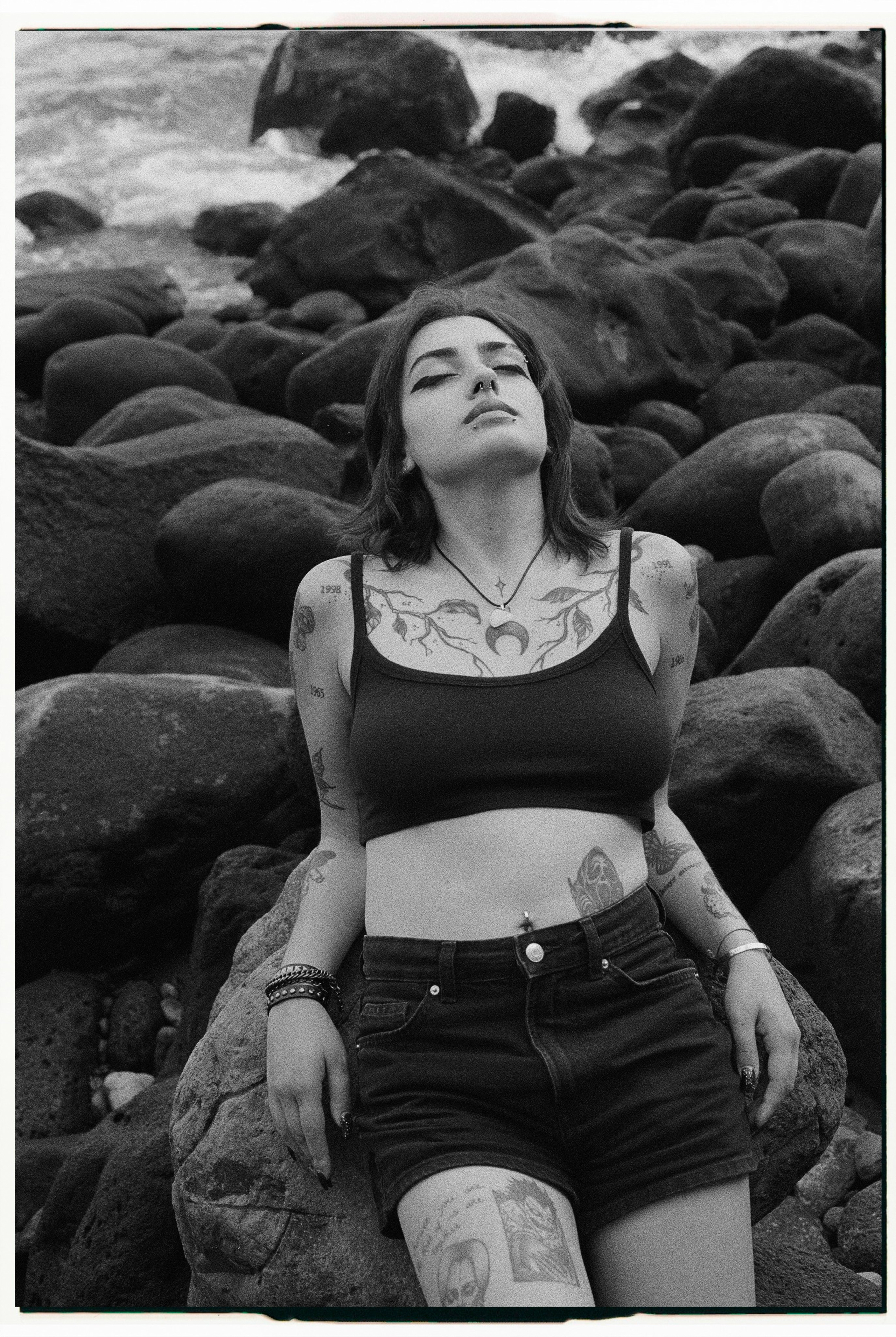 Veronica / ILFORD HP5. Portrait photographer in Madeira — Marina Shtukina