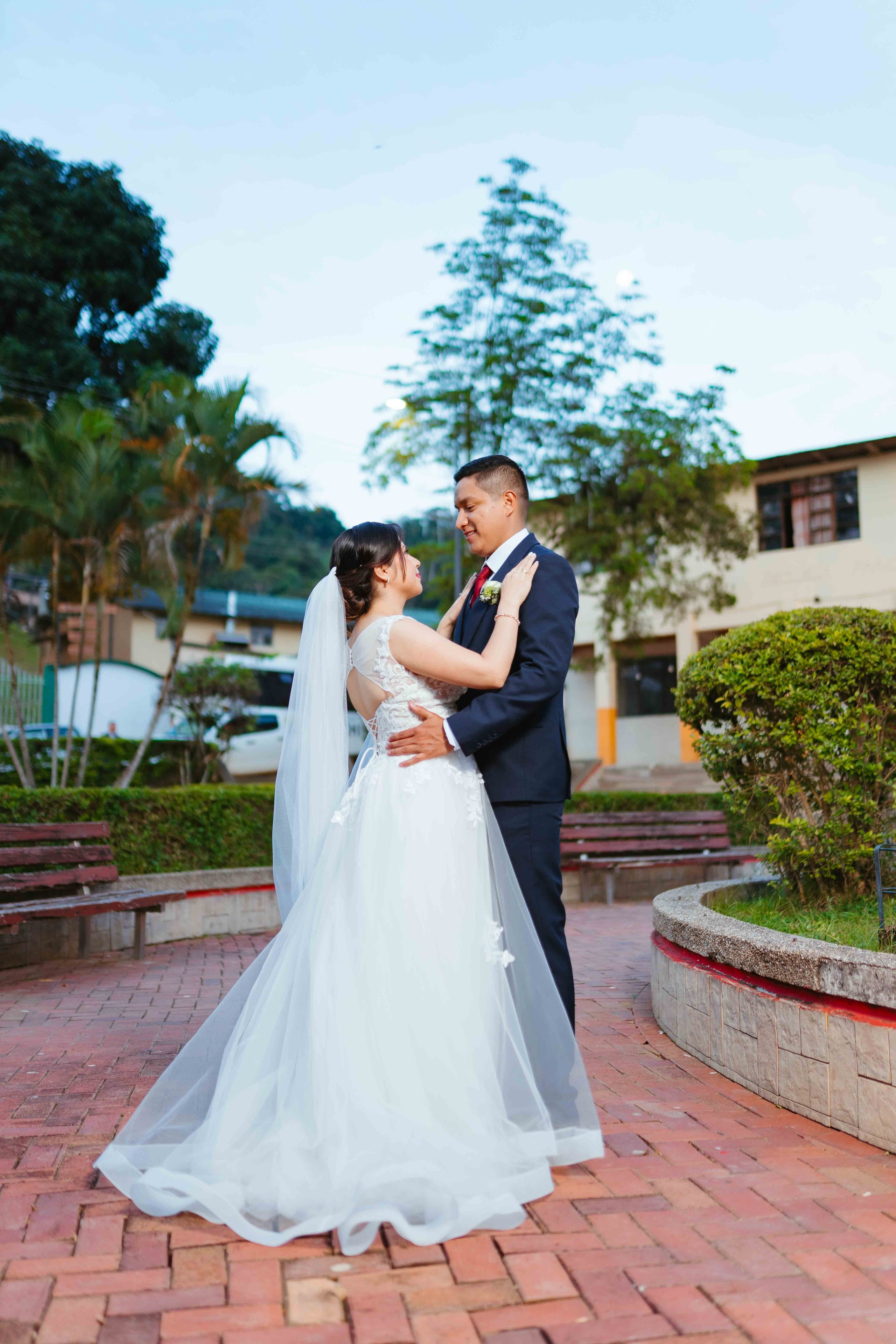 Jennifer y Vladimir. Fotógrafo de bodas en Loja Ecuador | Piero Alvarez PH