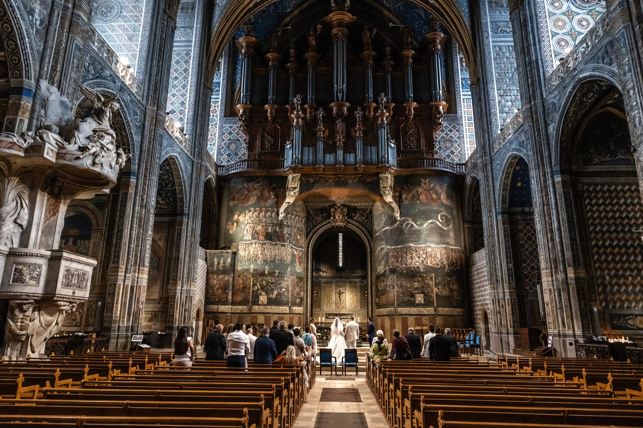 Свадебные фотосессии на юго-западе Франции, запечатленные через свет, эмоции и подлинные моменты. Евгения Смирнова — фотограф в Тулузе и юго-западной Франции