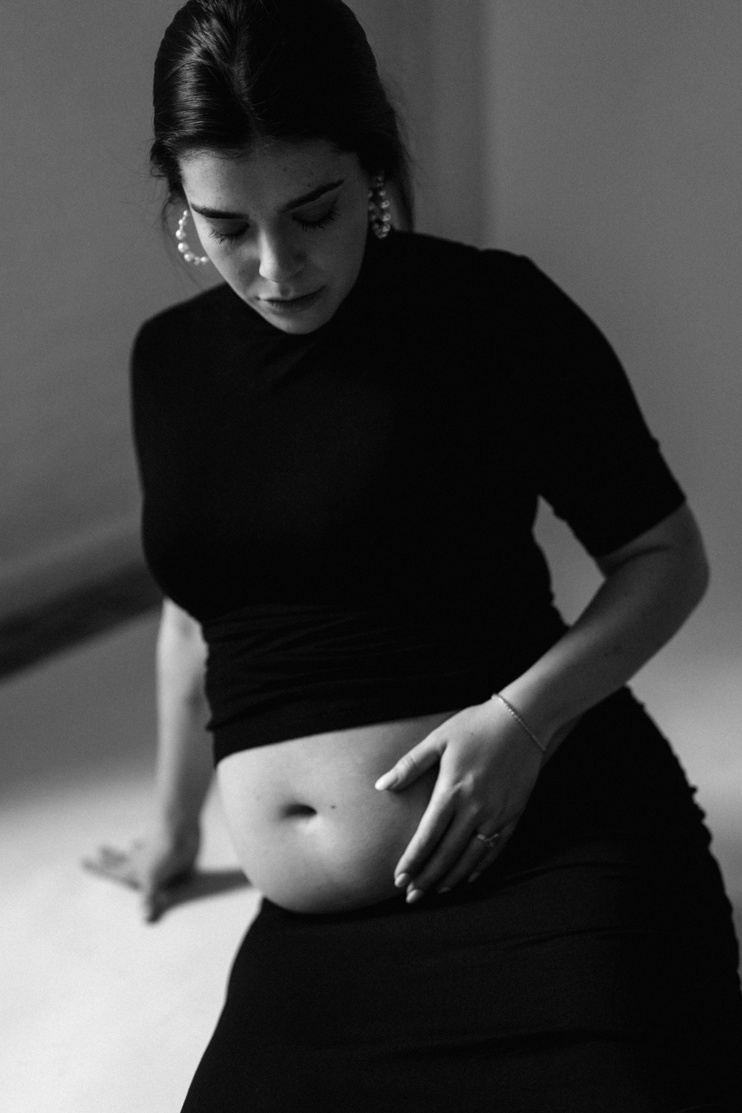 Nicole. Modern maternity photographer in Long Island New York