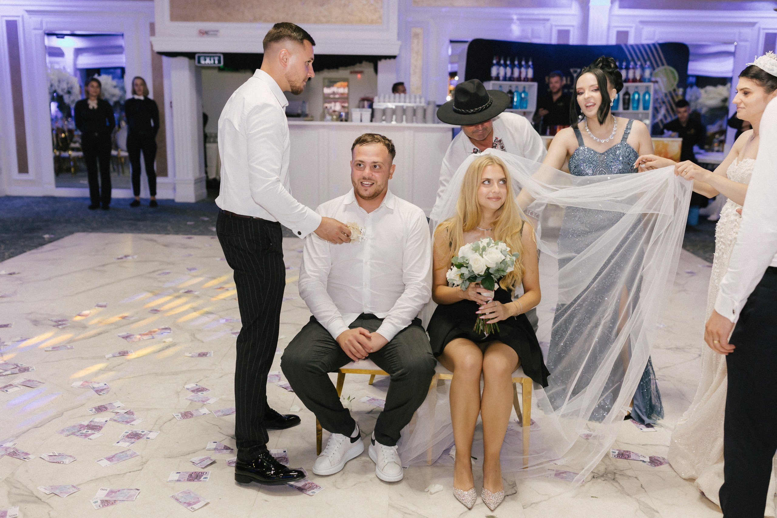 1. Mireasa Adriana în timpul pregătirilor de nuntă în Tudora Botoșani2. Costumul mirelui Ionuț fotografiat artistic în ziua nunții3. Prietenii mirelui la tradițiile de nuntă în Tudora4. Bărbieritul mirelui în cadrul obiceiurilor tradiționale de nuntă5. Fotografii de familie la biserică în ziua nunții6. Portret de familie cu mirii și copilul lor la nunta din Botoșani7. Primul dans al mirilor la Mariage Dor Baisa Botoșani8. Decor elegant de nuntă la Mariage Dor Baisa9. Emoții și tradiții la nunta din Tudora județul Botoșani10. Fotograf profesionist de nuntă în Botoșani surprinzând momente autentice - otograf-nunta-botosanifotograf-evenimente-botosanifotograf-profesionist-botosanifotograf-nunta-tudoranunta-tudora-botosanisedinta-foto-nunta-botosanipoze-nunta-botosanifotografii-nunta-tudorafotograf-cununie-religioasa-botosanibiserica-sfintii-imparati-constantin-si-elena-tudoramariage-dor-baisa-botosanirestaurant-nunta-botosanidansul-mirilor-mariage-dorpregatiri-mire-botosanipregatiri-mireasa-botosanitraditii-nunta-moldovaobiceiuri-nunta-tudorafotograf-familie-nunta-botosaniportret-miri-botosanigalerie-foto-nunta-botosanialbum-foto-nunta-botosaninunta-eleganta-botosaninunta-cu-traditii-botosanifotograf-premium-nunta-botosaniservicii-foto-video-botosanipoveste-de-nunta-botosanifotograf-documentar-nuntafotograf-natural-emotionalmiri-ionut-si-adriananunta-autentica-tudora -otograf-nunta-botosanifotograf-nunta-tudoranunta-tudora-botosanifotograf-evenimente-botosanifotograf-profesionist-botosaniservicii-foto-video-botosanigalerie-foto-nunta-botosanialbum-foto-nunta-botosani - nunta-autentica-botosaninunta-cu-traditii-botosanipoveste-de-nunta-botosanifotografii-emotionante-nuntamomente-autentice-nuntafotografie-documentara-nuntafotograf-natural-nunta- pregatiri-miri-tudorabiserica-tudora-botosanicununie-religioasa-tudoramariage-dor-baisa-botosanipetrecere-nunta-botosanivalsul-mirilor-botosani - alino-foto-studio-botosaniionut-si-adriana-nunta-tudorafotograf-alin-chirila-botosani