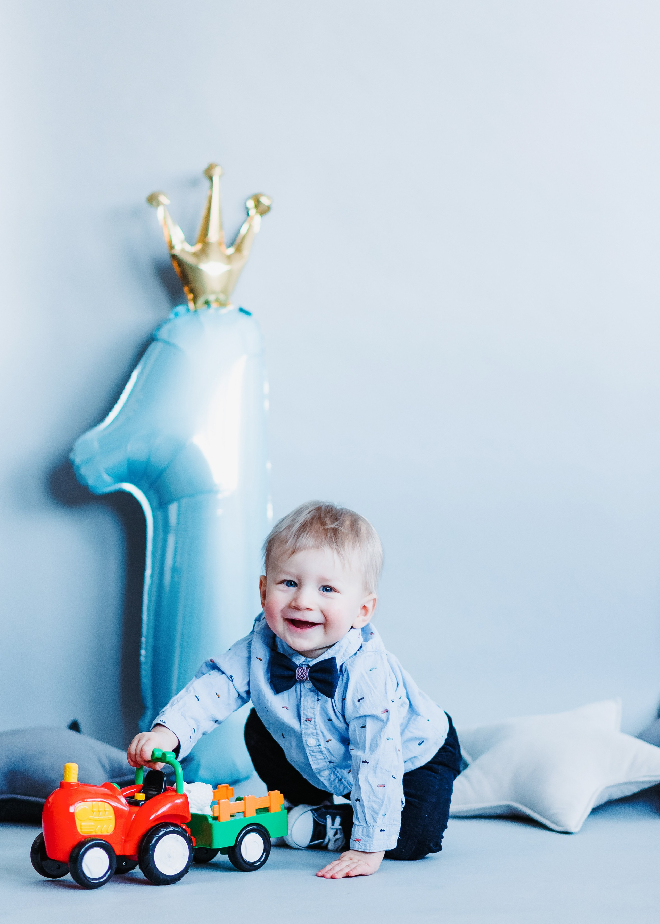 Smash the cake. Family and portrait photographer Natalja Biteniece