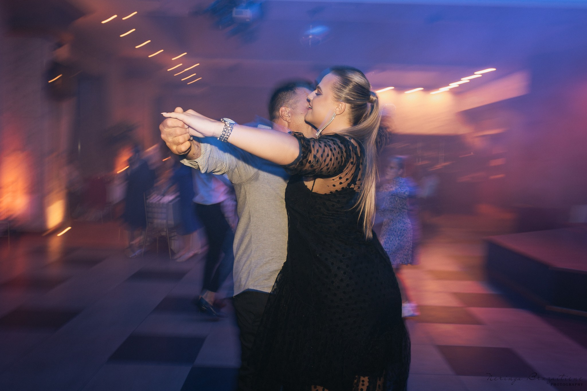 Vestuvinė fotosesija Kaune, Vienybės aikštėje, prie Lietuvos banko