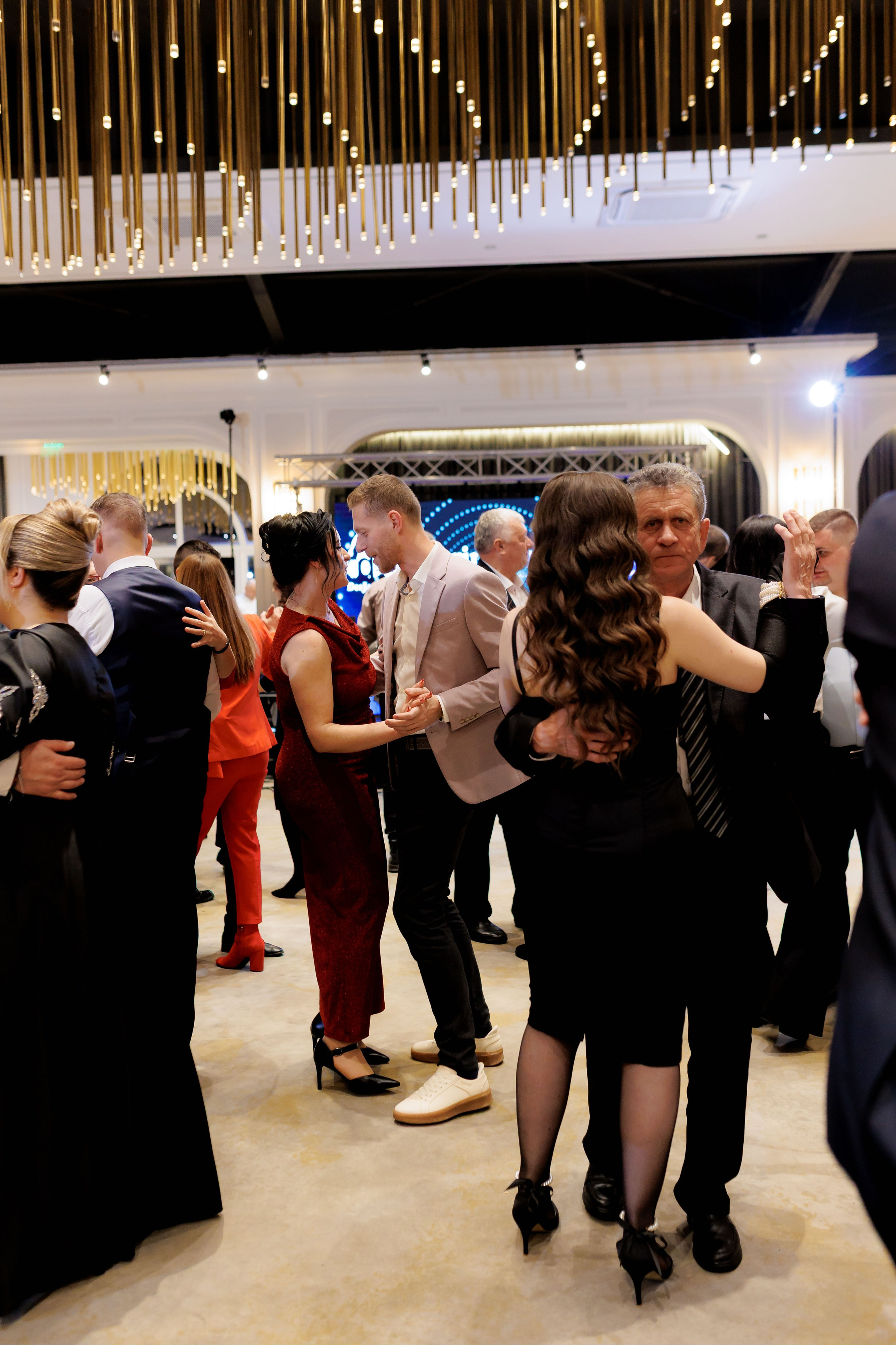 Povestea voastră, regizată de noi |Cristi Turculet Videograf Nuntă Suceava | wedding highlight. Servicii foto-video profesionale, pentru momente de neuitat