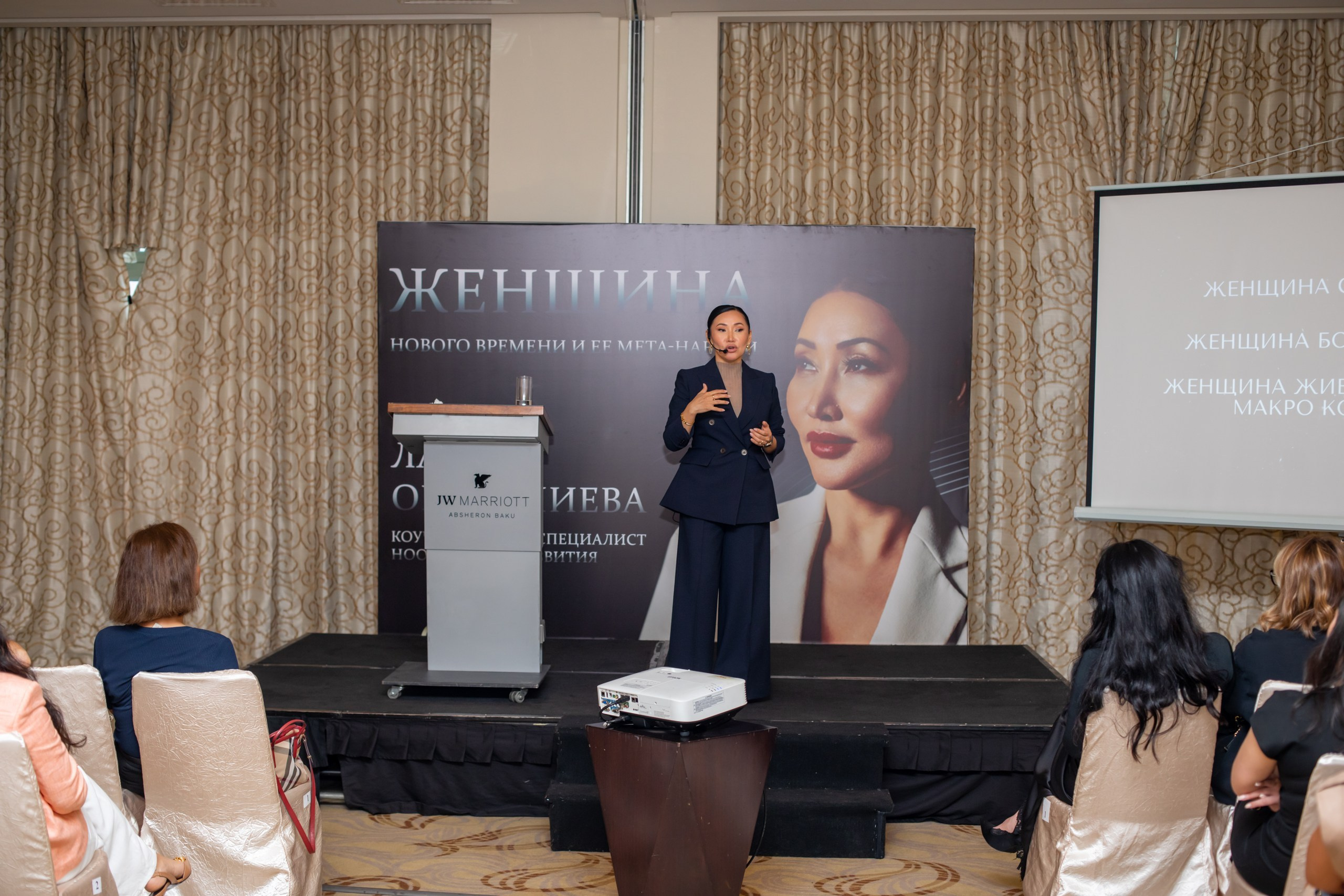 Laura Omuralieva — “The Woman of the New Age and Her Meta-Skills”. Fotograf Baku