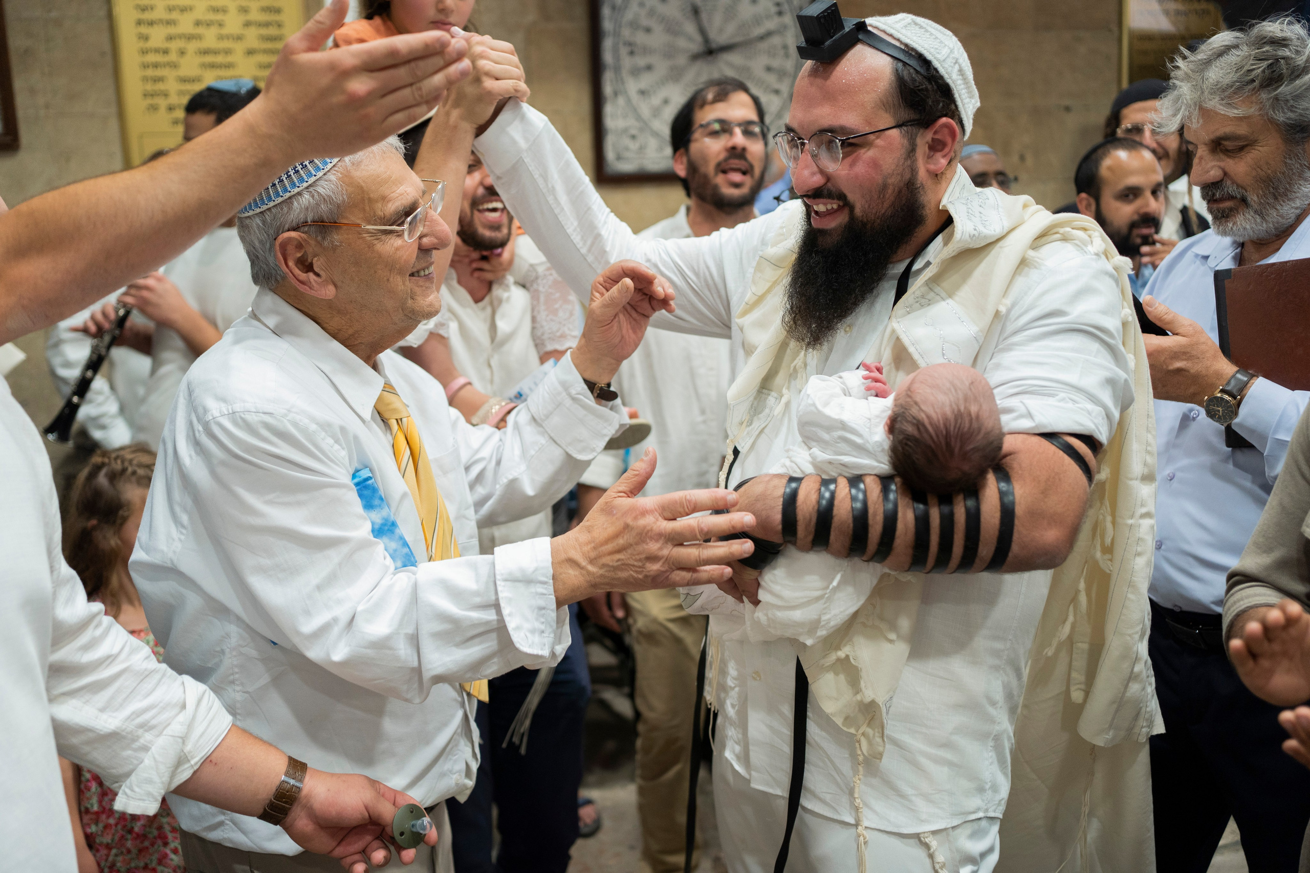 הברית של נחמן חזן. יוסף מזרחי צילום חתונה, ברית וזוגיות. צלם מקצועי שאוהב להוציא אתכם הכי יפים ברגעים הכי מרגשים