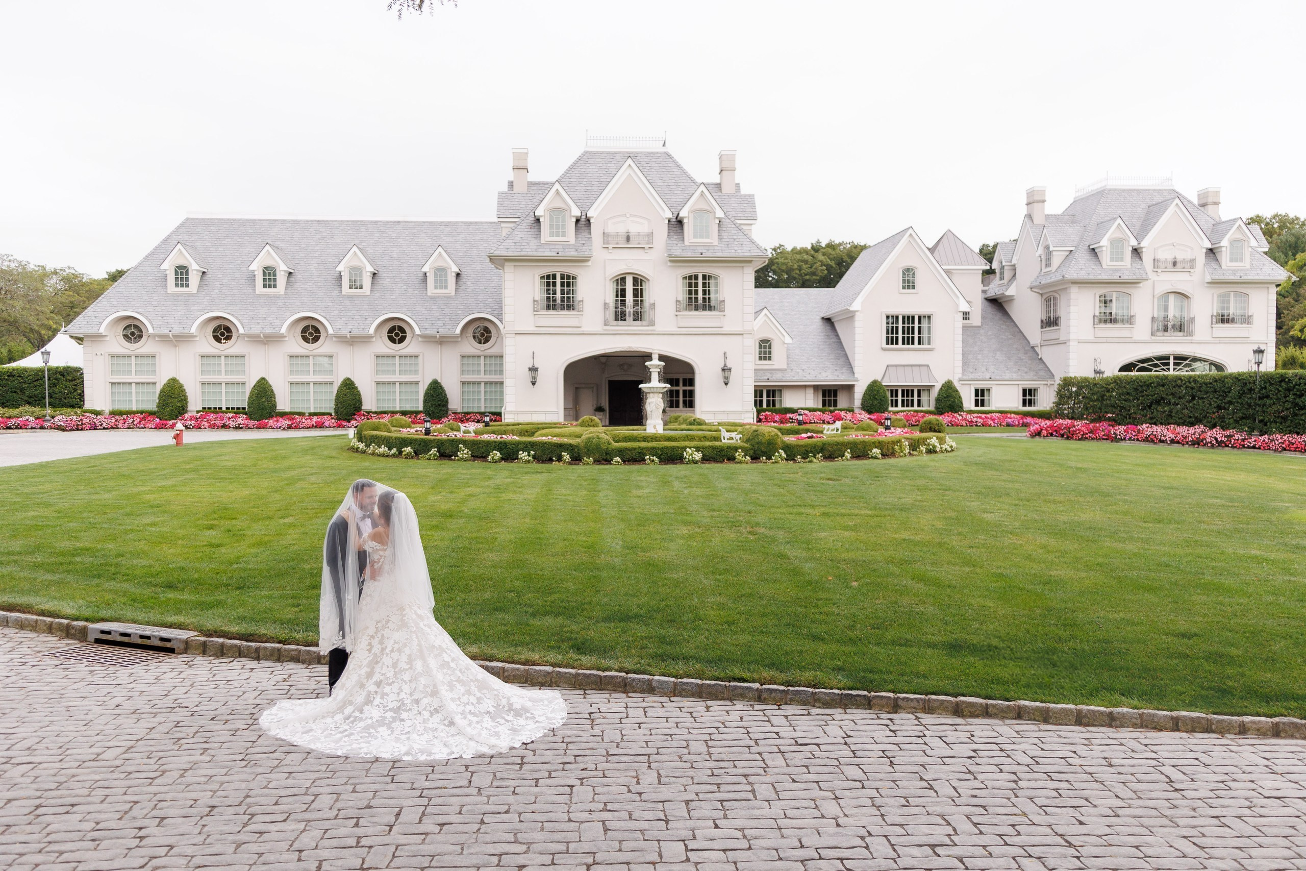 Arianeh & Michael, Park Chateau. Wedding Photo & Video