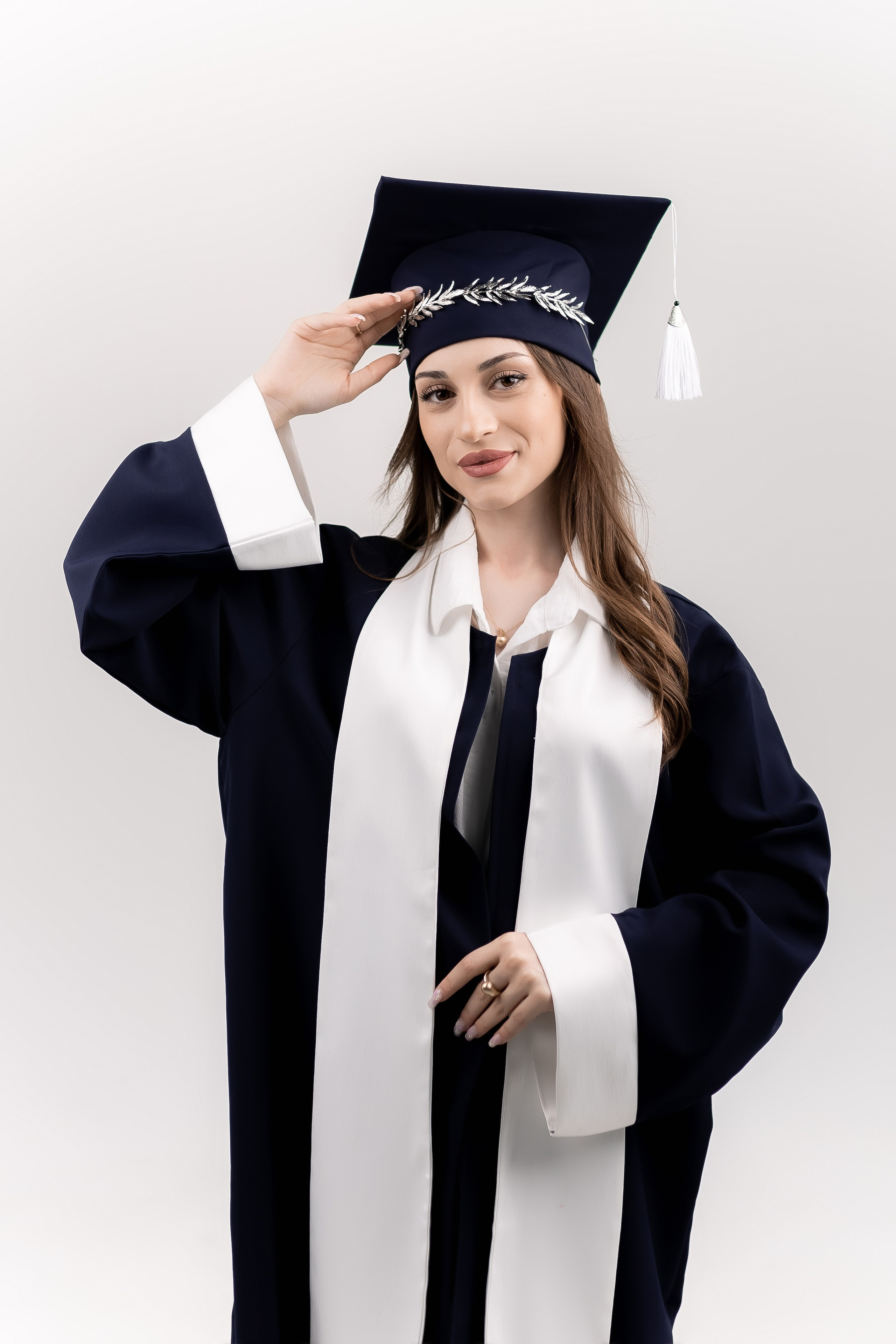 Göy Tək Xətt. Məzun geyimləri və akssesuarları