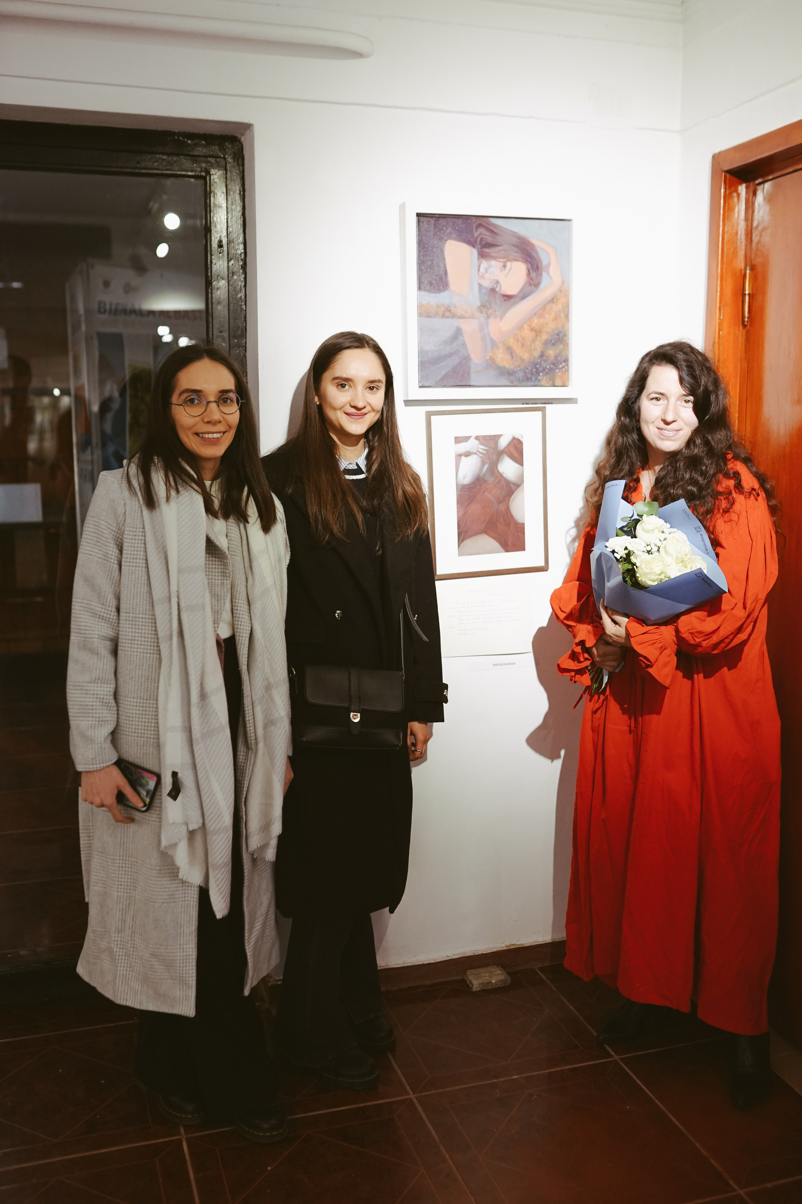 Expoziție Foto Maternitate Brașov | Mădălina Beda. Madalina Beda- Artist vizual, fotograf, doula la nastere, consultant babywearing Brasov si in toata tara