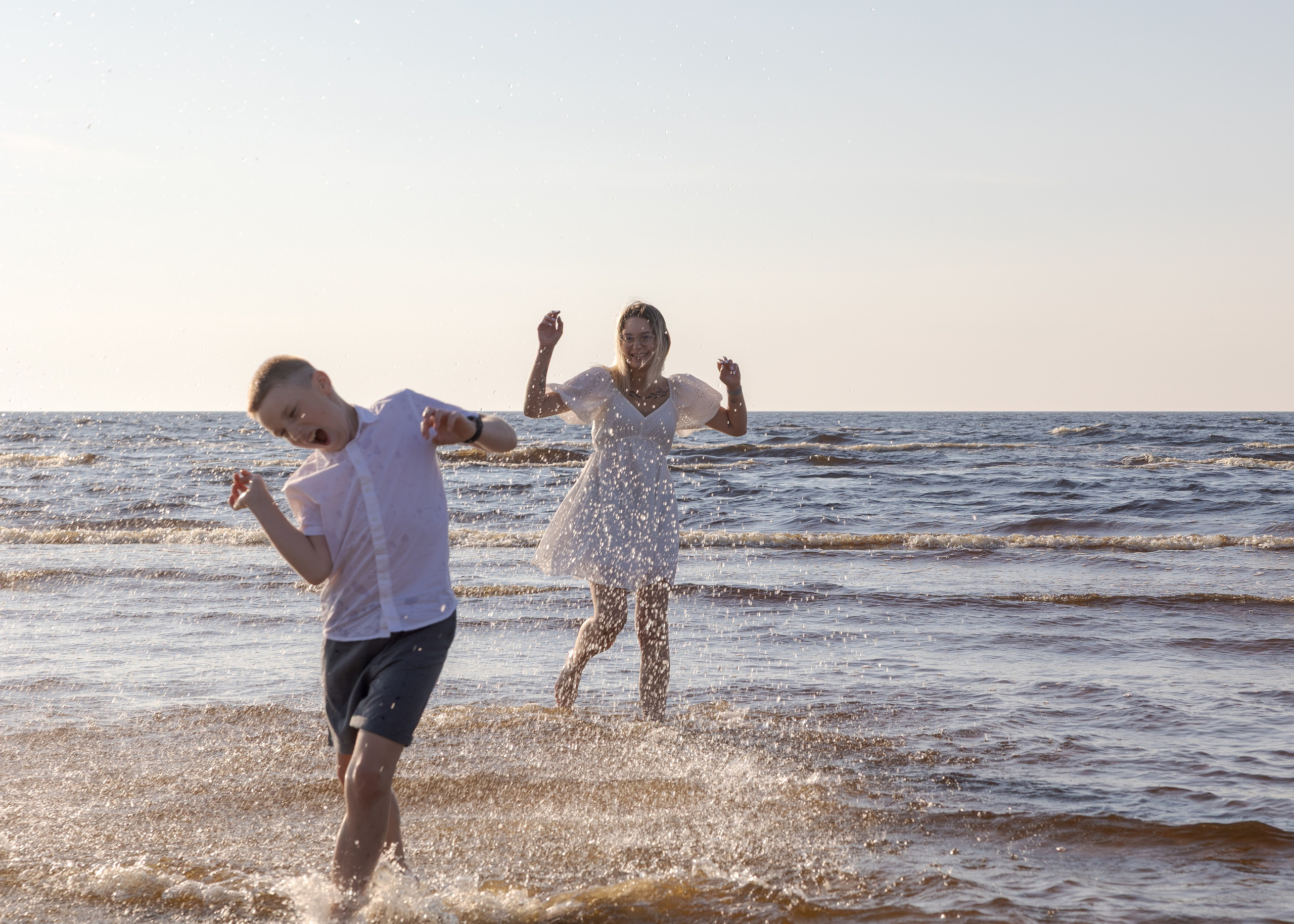 Fotosesija ar Lindu un viņas ģimeni. Sajūtu un mirkļu fotogrāfs no Rīgas, Mārtiņš Babris