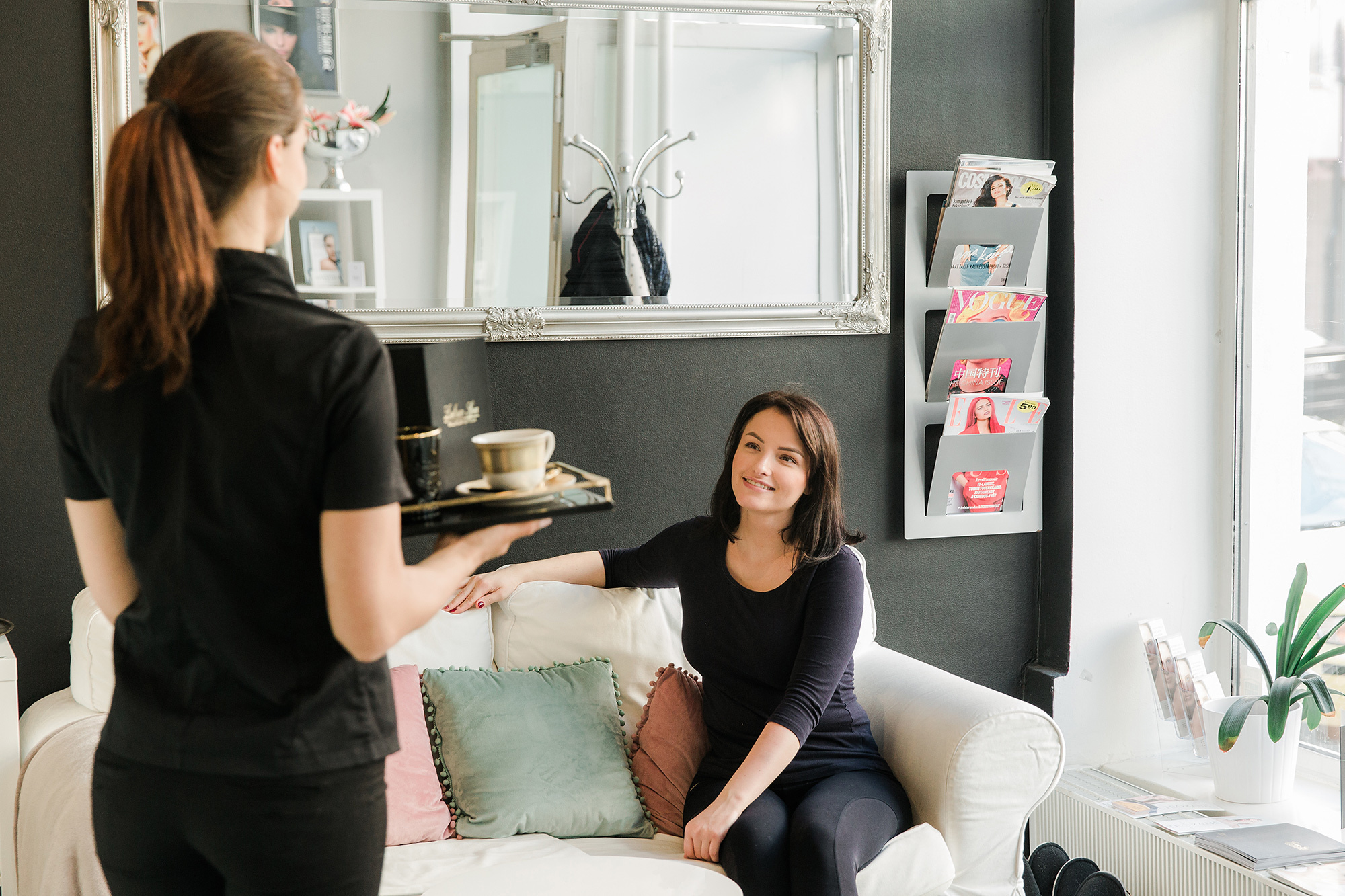 Kauneushoitolan kuvaus, henkilöstökuvaus. Yrityskuvaus (mainoskuvaus).  