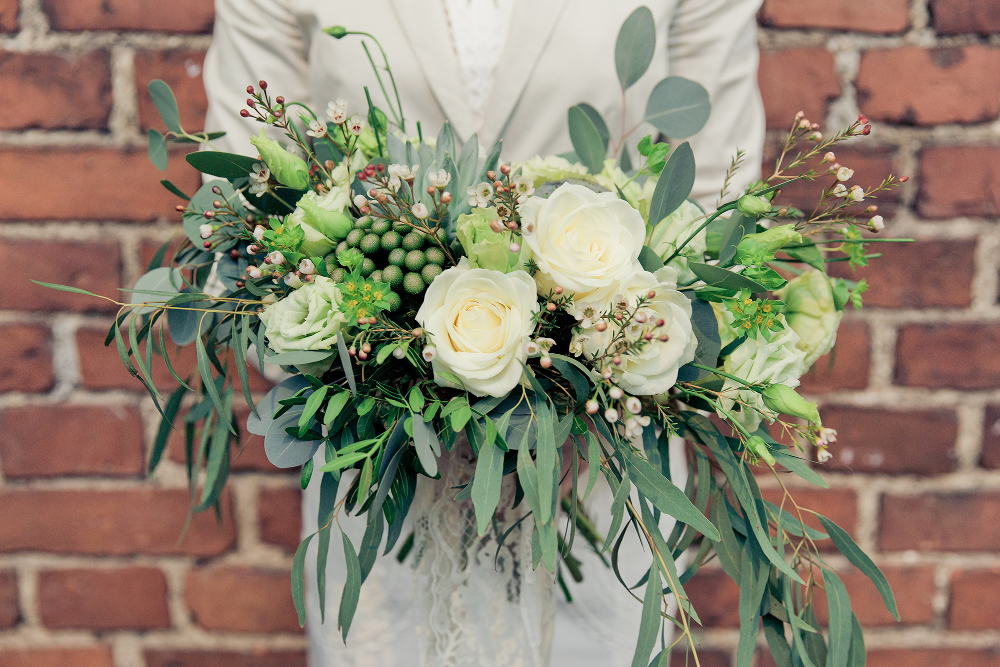 Tuotekuvaukset, kukkakauppa Madonna, runsas hääkimppu.