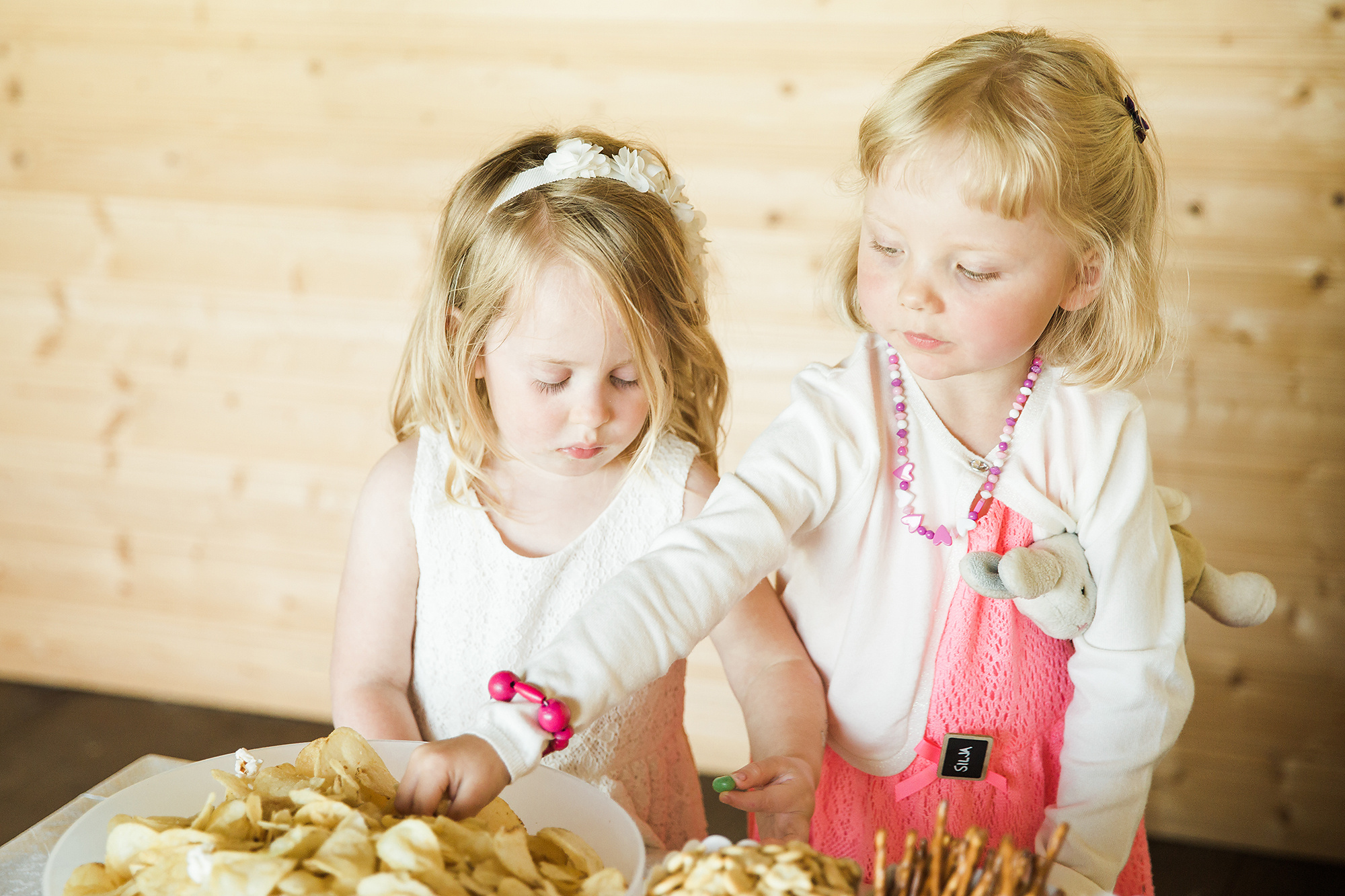 Hanna&Petteri, Orivesi, Einon Pirtti, dokumentaarinen hääkuvaus Pirkanmaalla