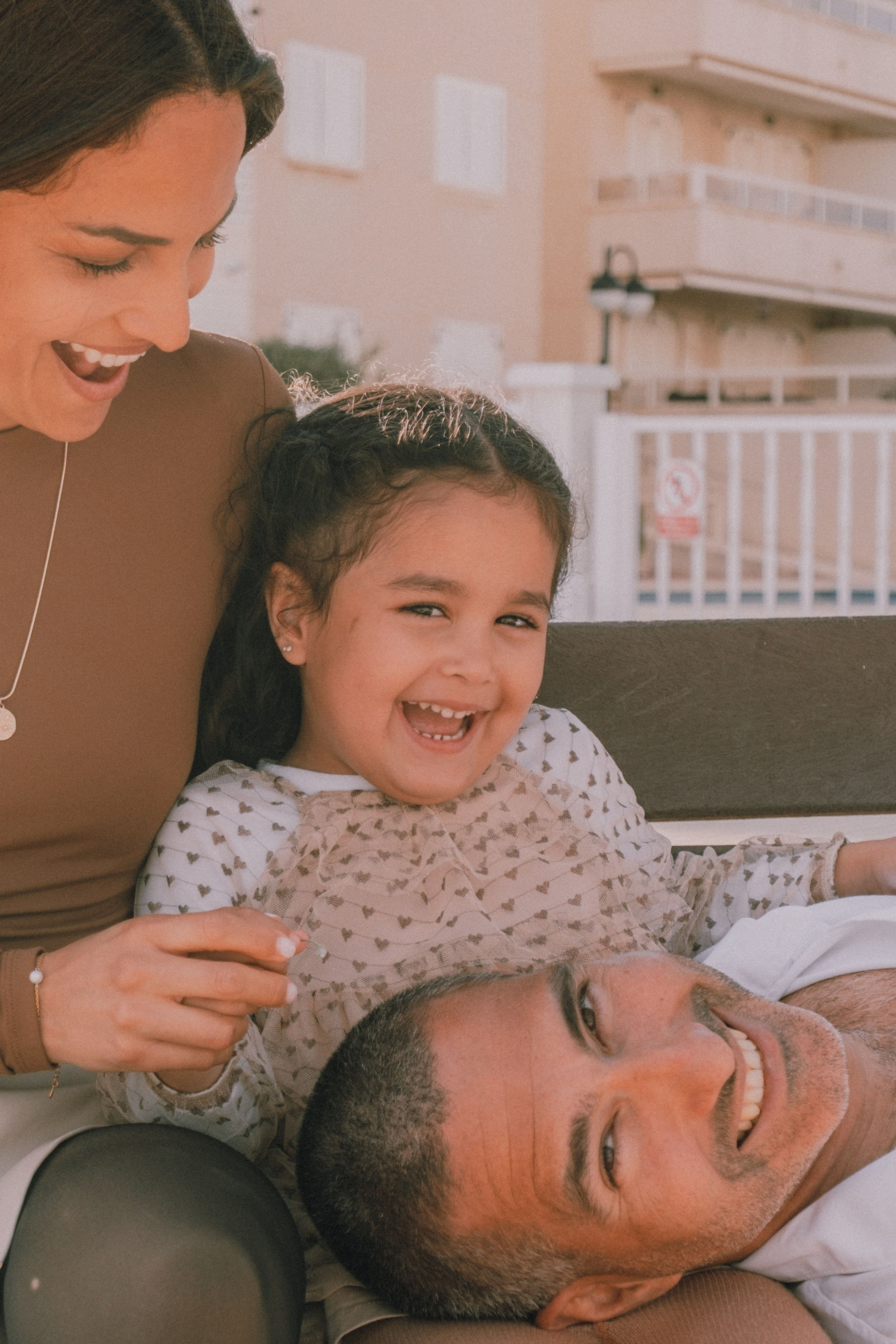 Sesión familiar en la playa. Fotografía profesional en Calafell - Elena Medvedeva