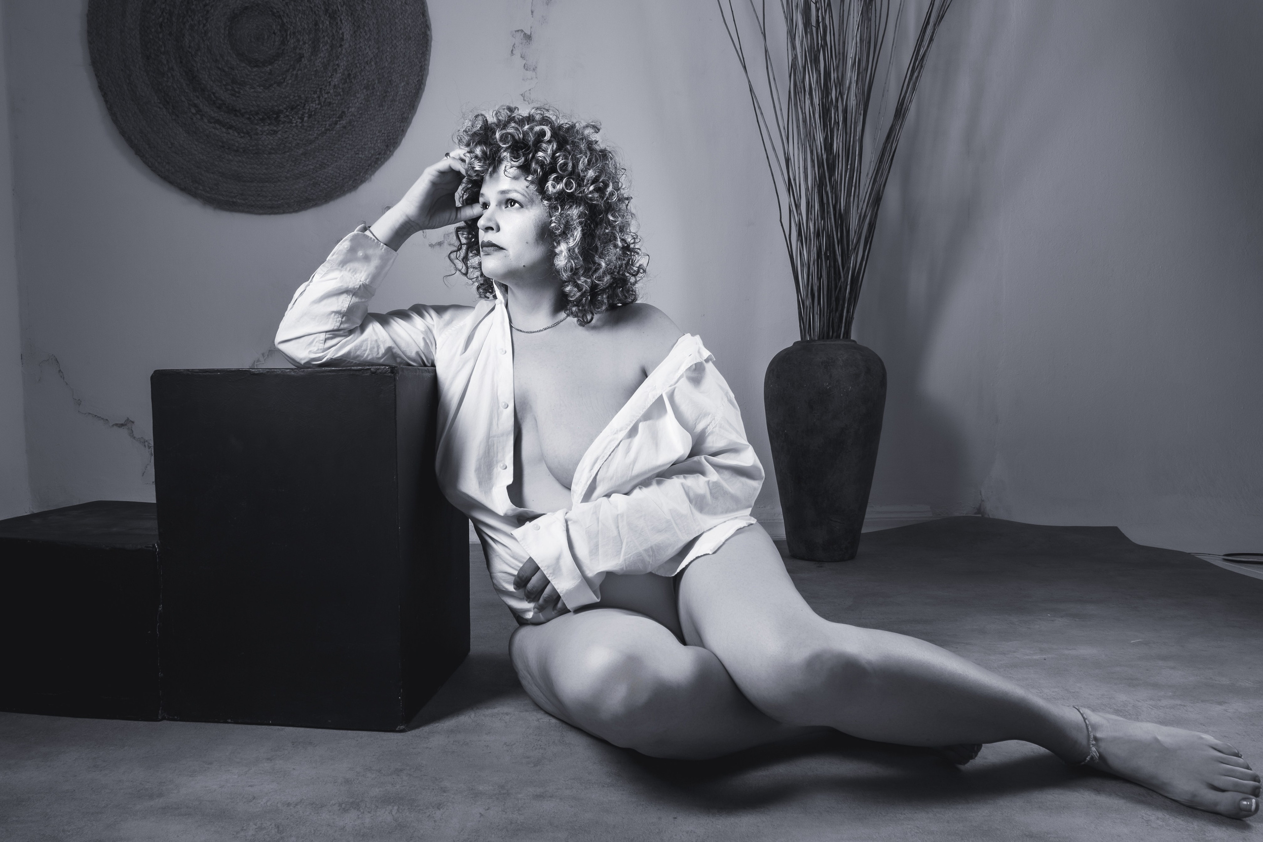 Sesiones boudoir en Gran Canaria; redescubre tu belleza interior. Foto Suárez Robaina · Fotografía en Telde desde 1935 — Comuniones, bautizos, bodas y retrato