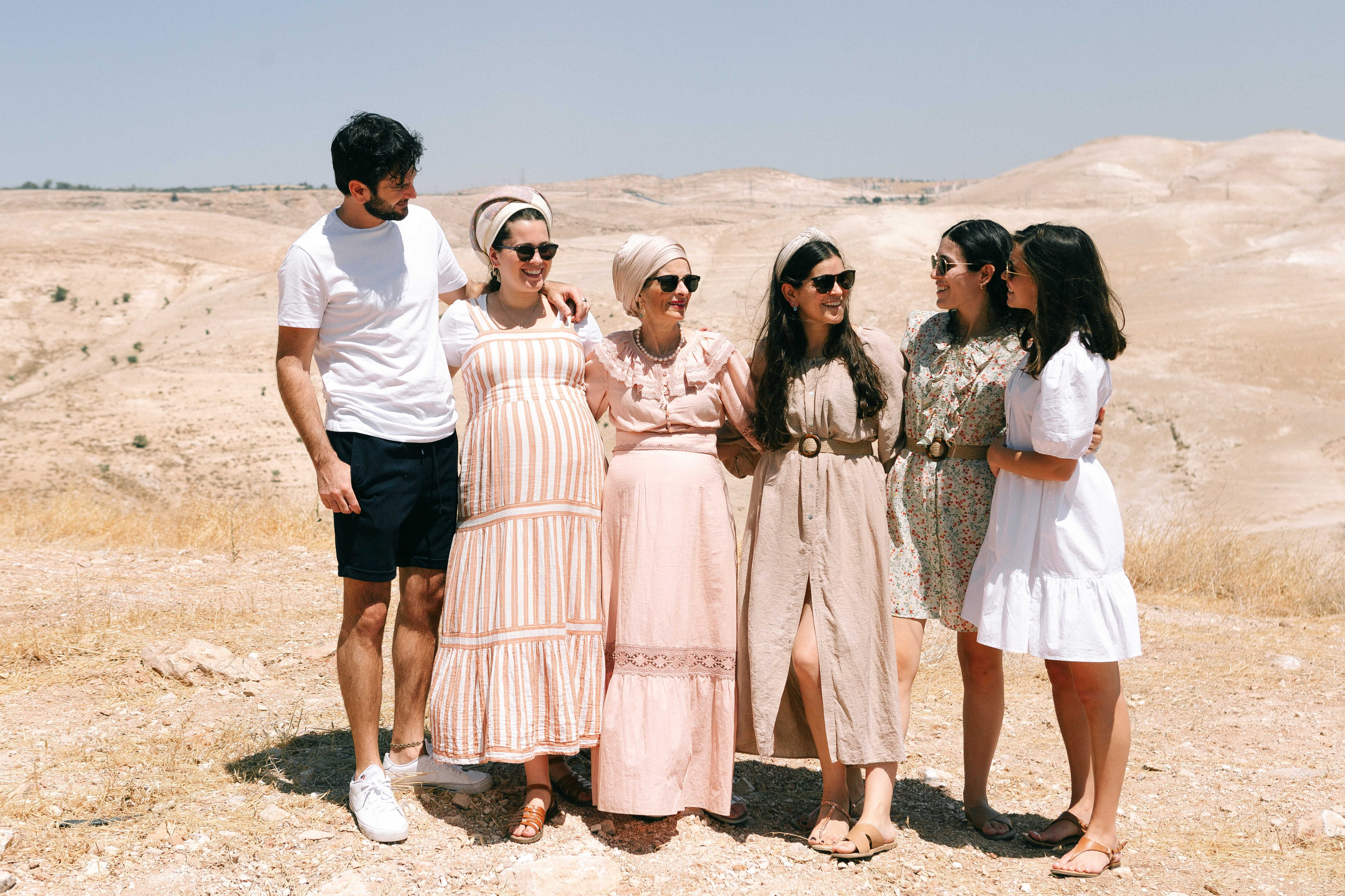 MAALE ADUMIM, HOME PHOTO SESSION + DESERT. Https://shi-photo.com/