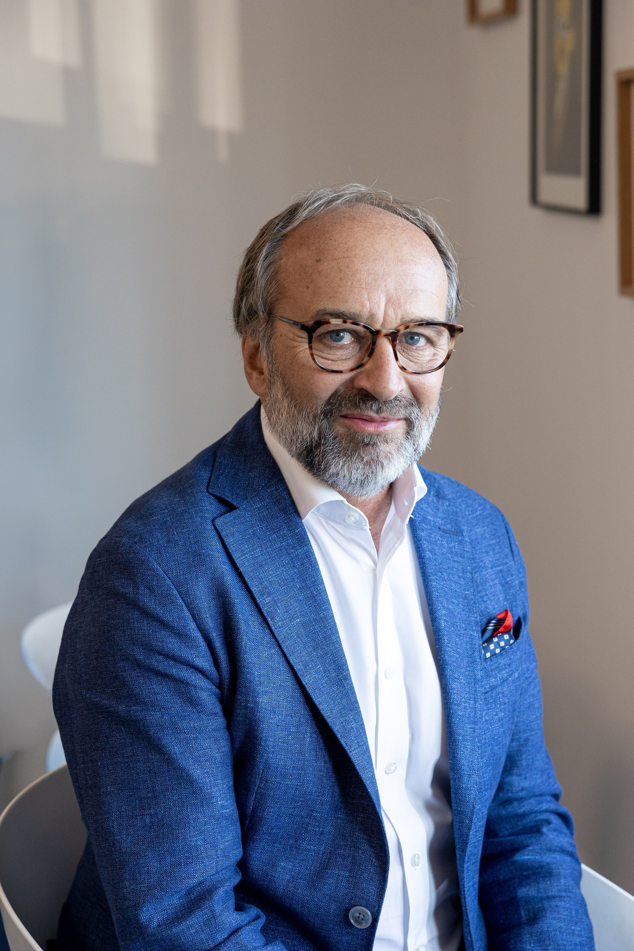 executive-portrait-man-blue-jacket