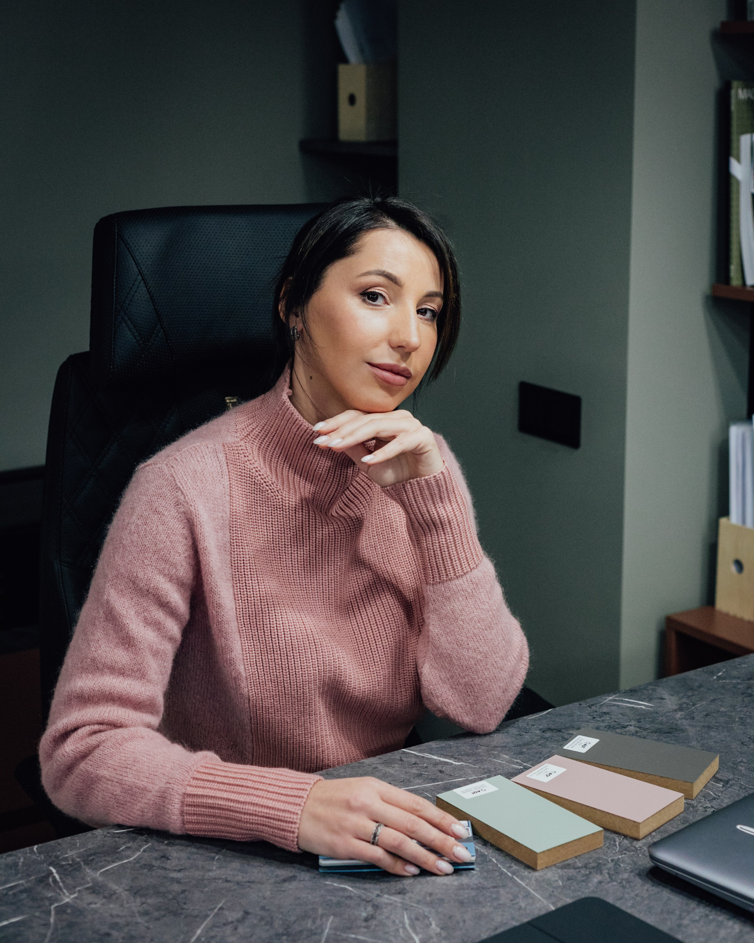 Interior designer Anna. Amazing photo session at a time convenient for you. Y