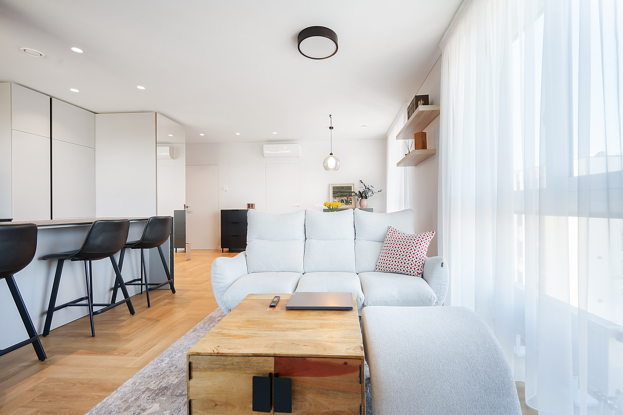 Viršuliškių g. 38B. Elina Sapiega fotografė Vilniuje