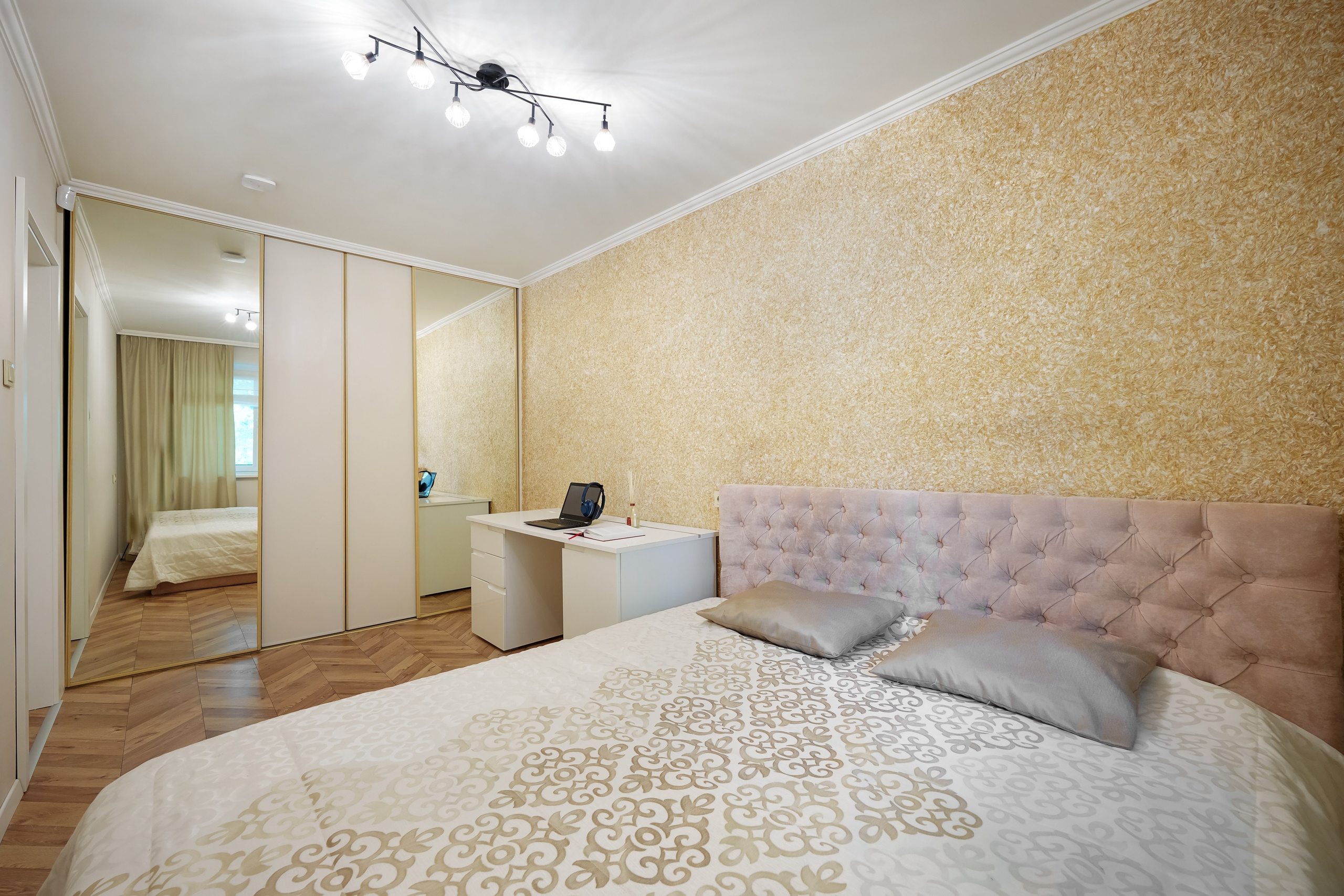 Apkasu g. 21. Elina Sapiega fotografė Vilniuje