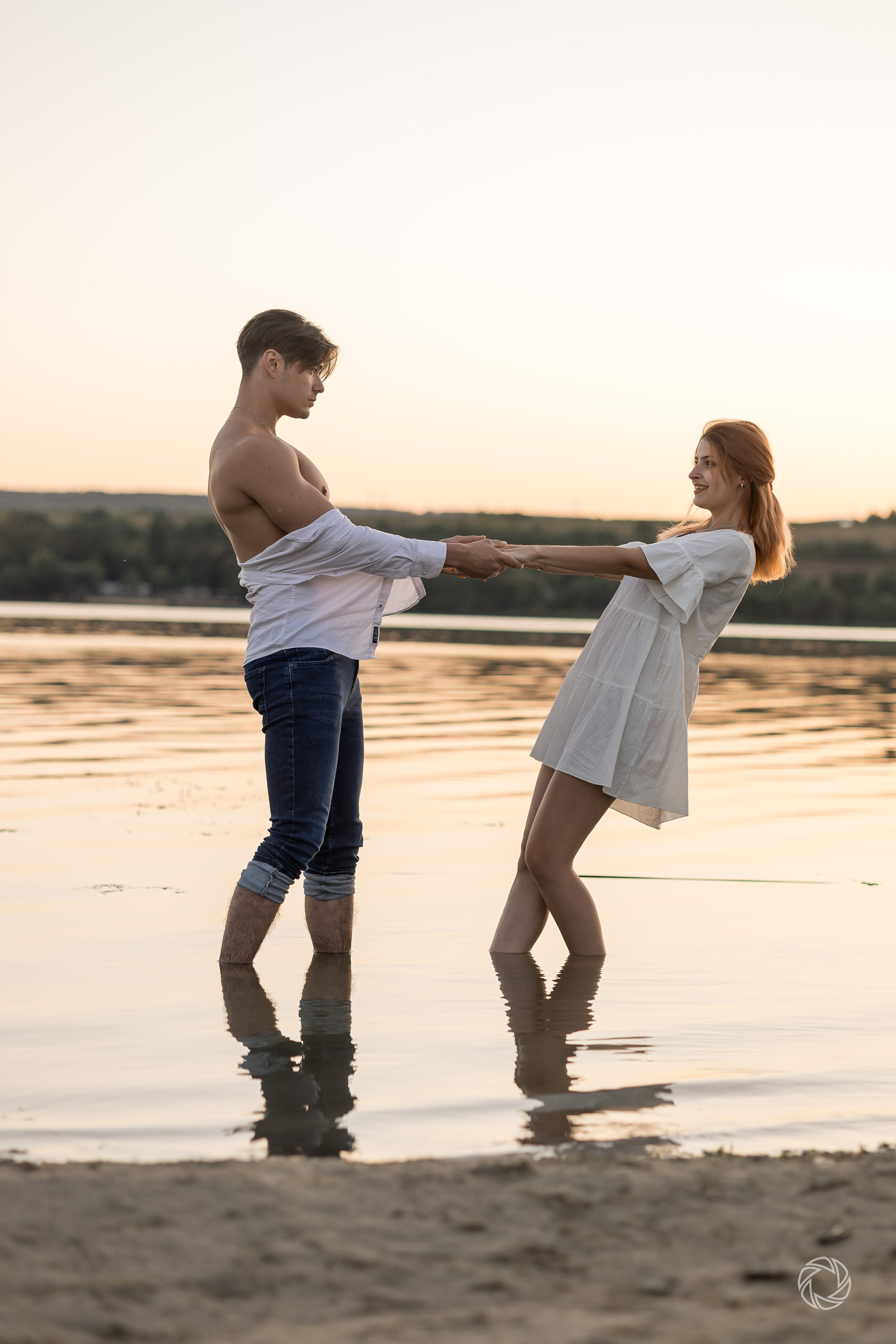 Sunset by the lake. ✔️ Servicii foto si video in Chisinau Moldova - Cinematic.md