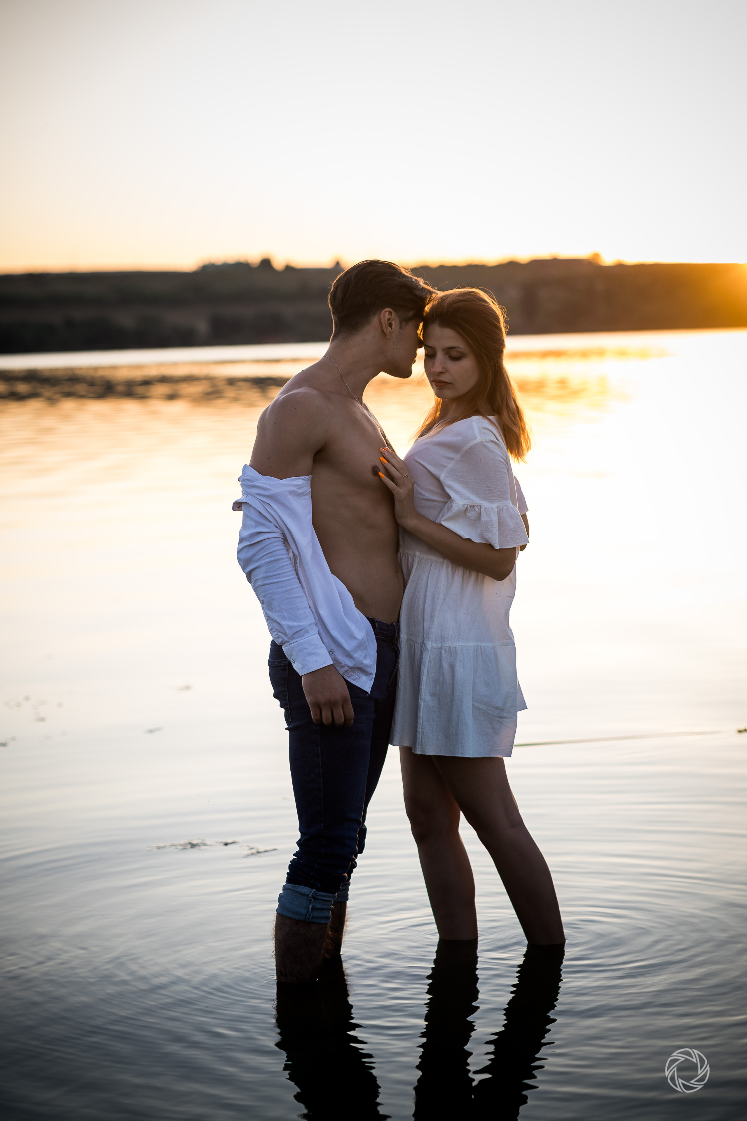 Sunset by the lake. ✔️ Servicii foto si video in Chisinau Moldova - Cinematic.md