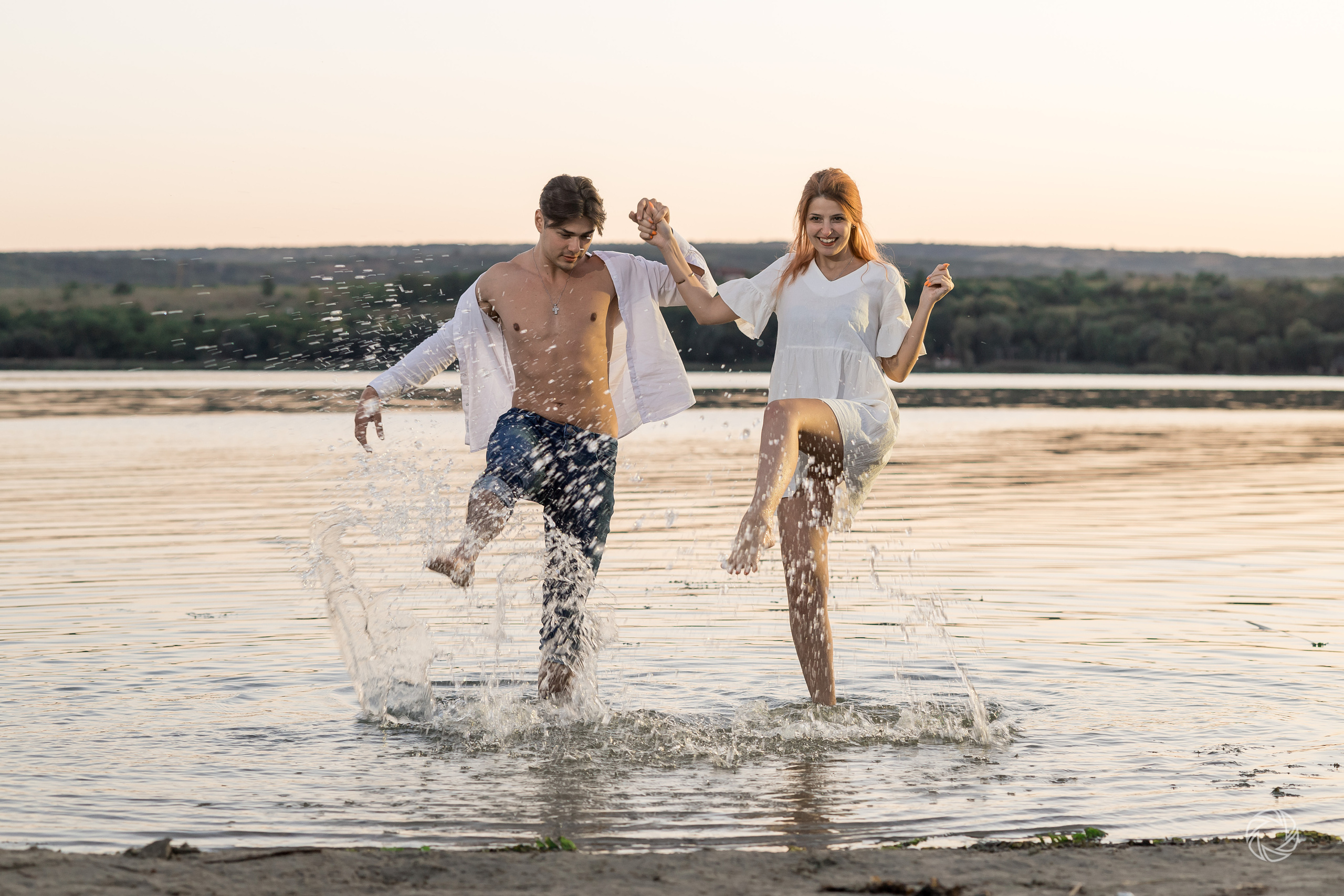 Sunset by the lake. ✔️ Servicii foto si video in Chisinau Moldova - Cinematic.md