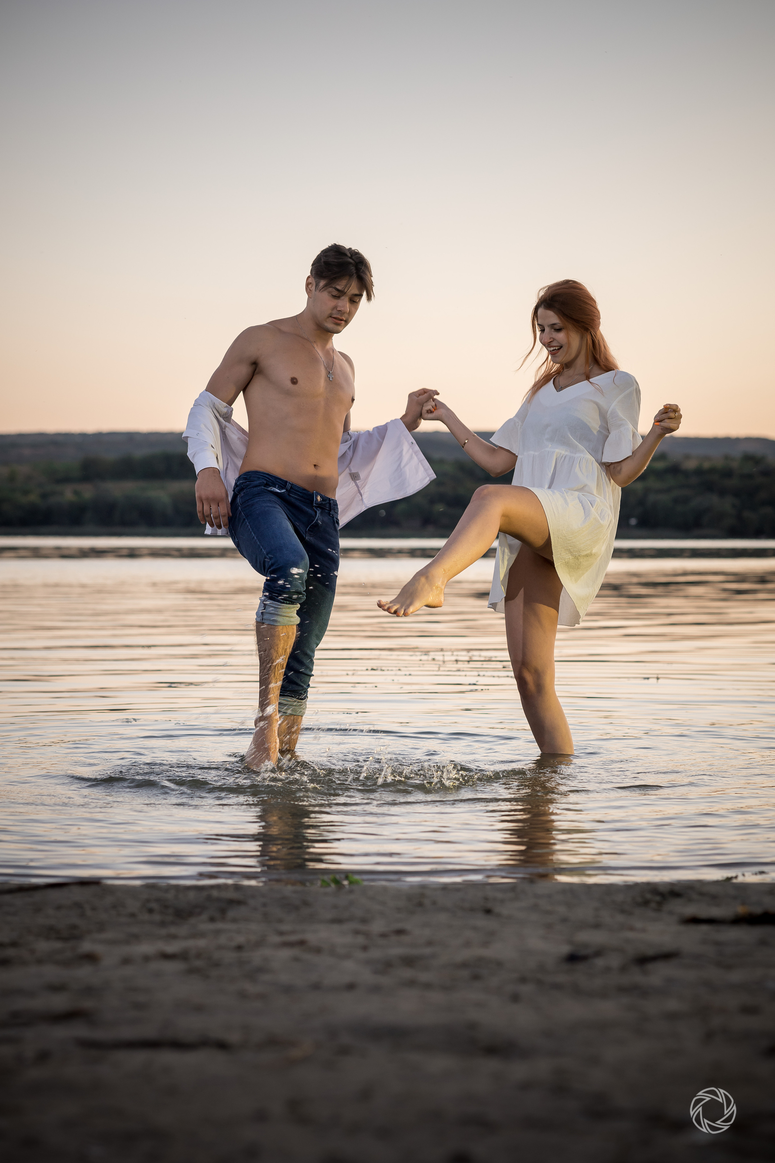 Sunset by the lake. ✔️ Servicii foto si video in Chisinau Moldova - Cinematic.md