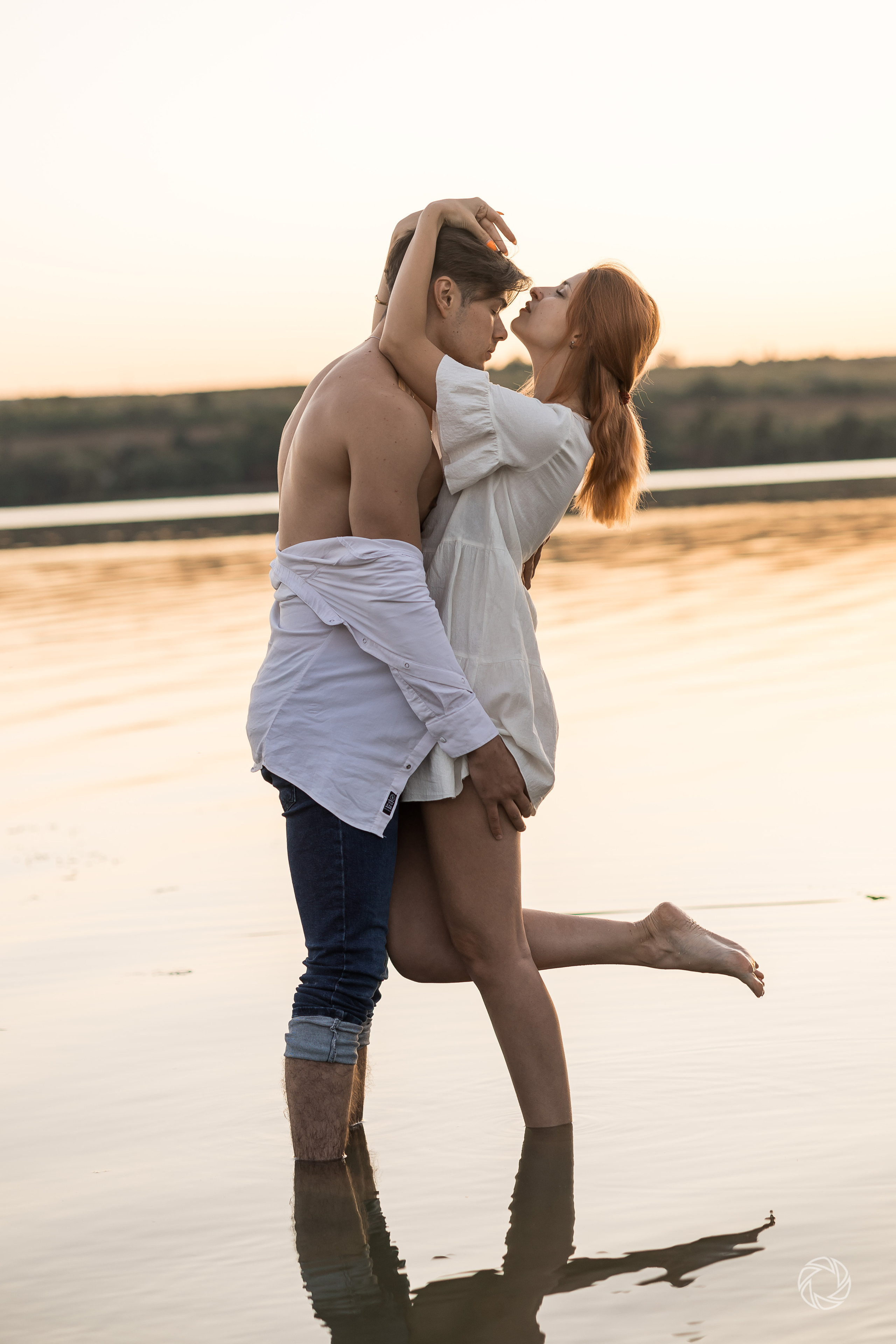 Sunset by the lake. ✔️ Servicii foto si video in Chisinau Moldova - Cinematic.md