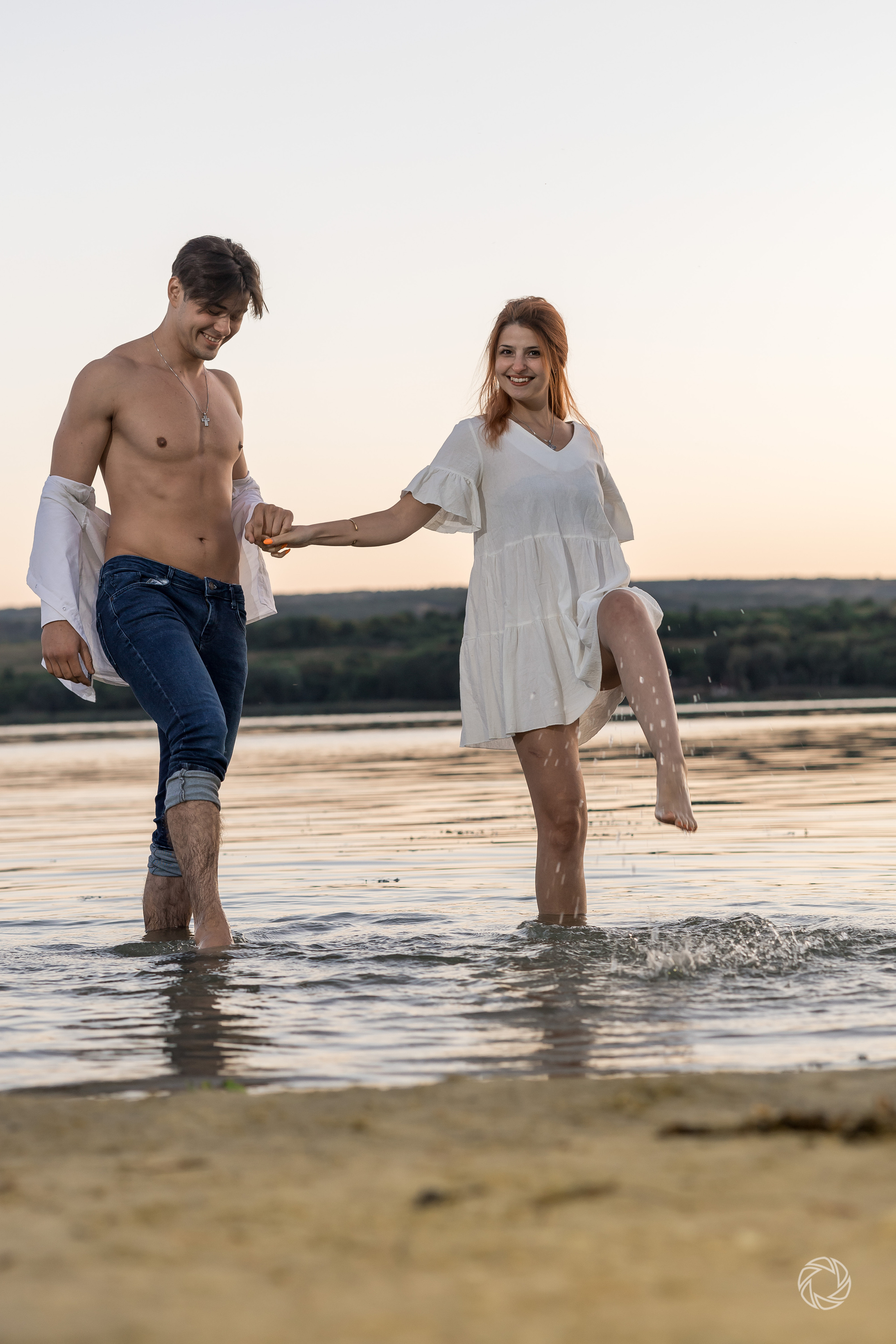 Sunset by the lake. ✔️ Servicii foto si video in Chisinau Moldova - Cinematic.md