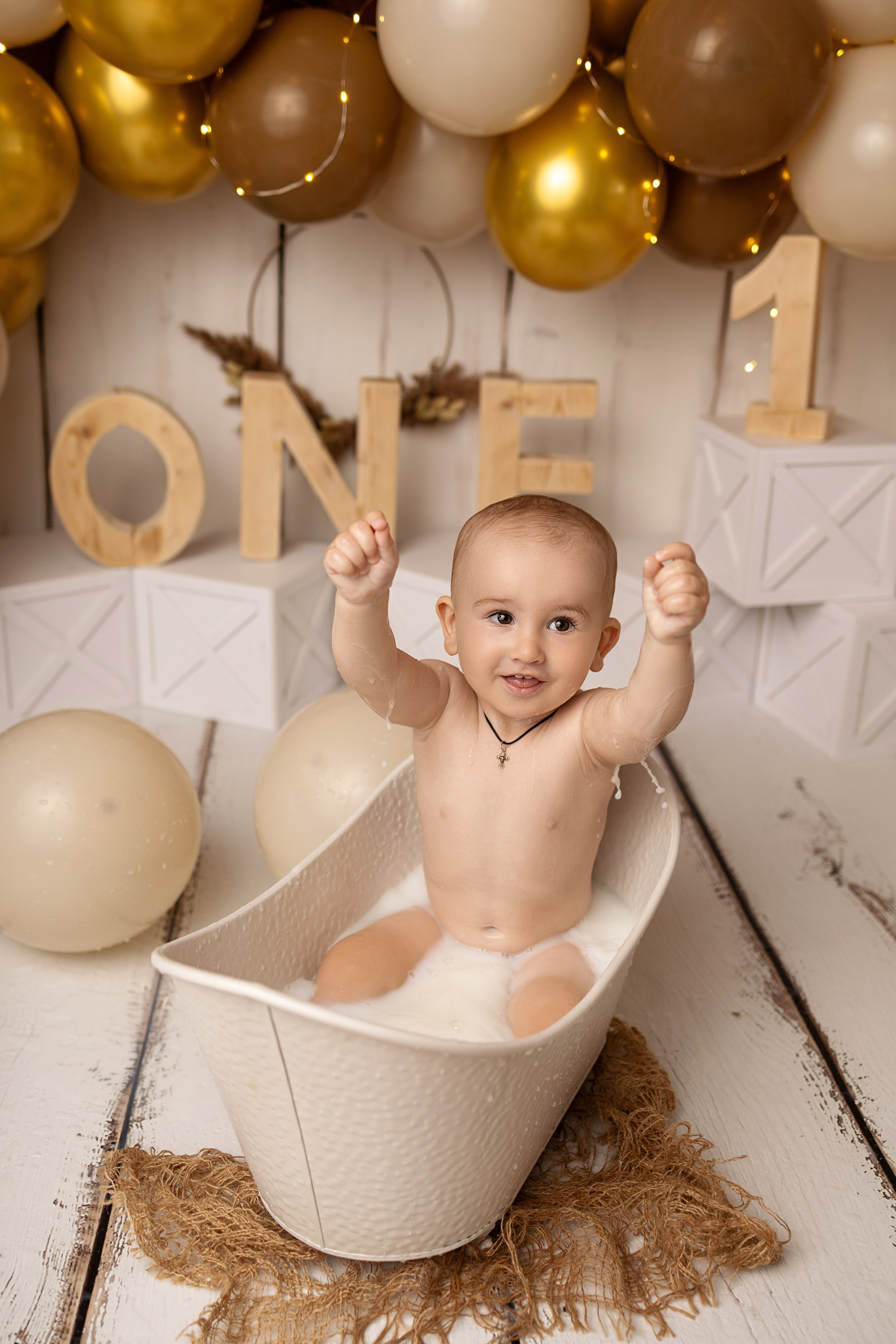 Erste Geburtstag „Cake Smash“. Neugeborene- Schwangerschaft- und Kinder Fotografin in Lehre