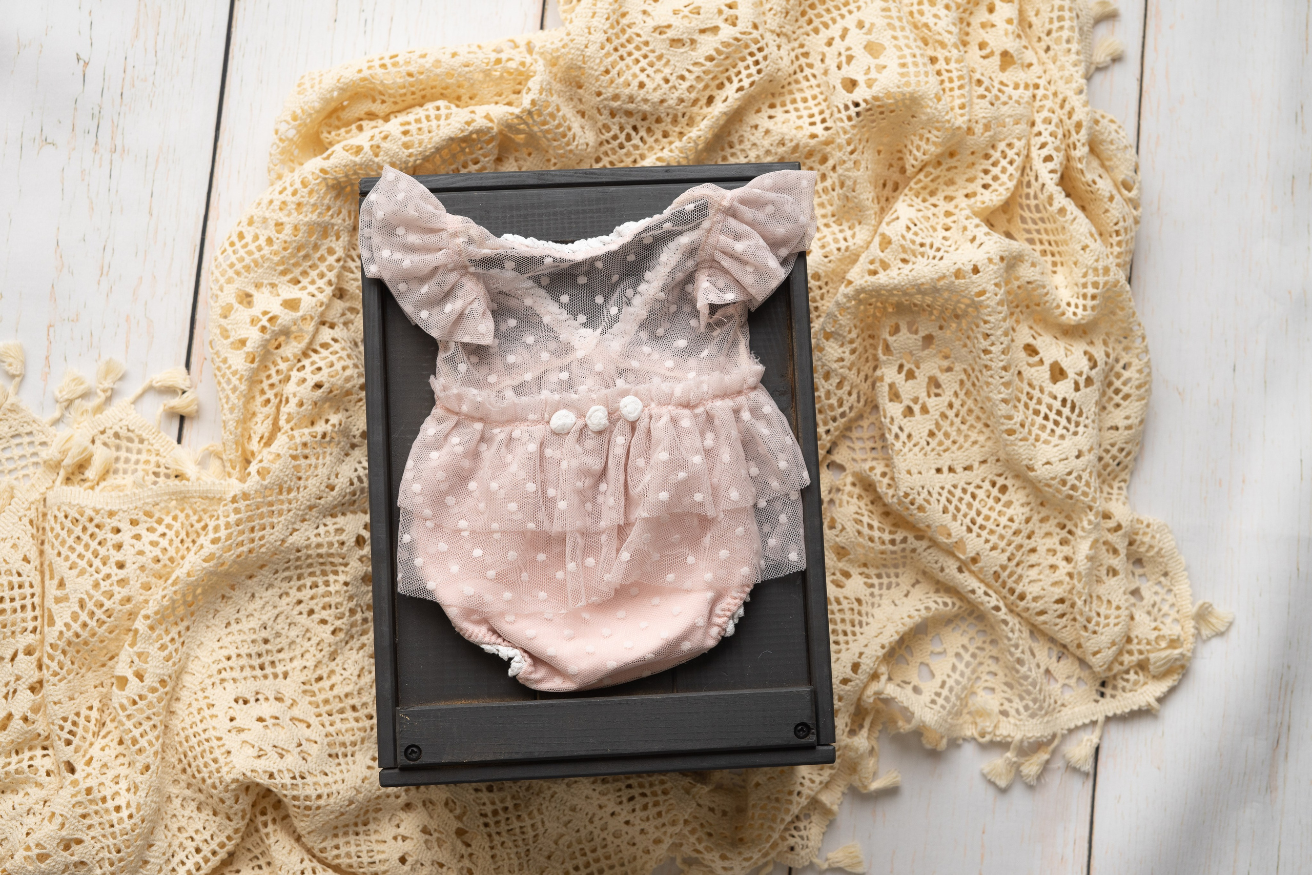 Outfits for Girls. Newborn Photographer and life casting in Dubai Dariya Saeed