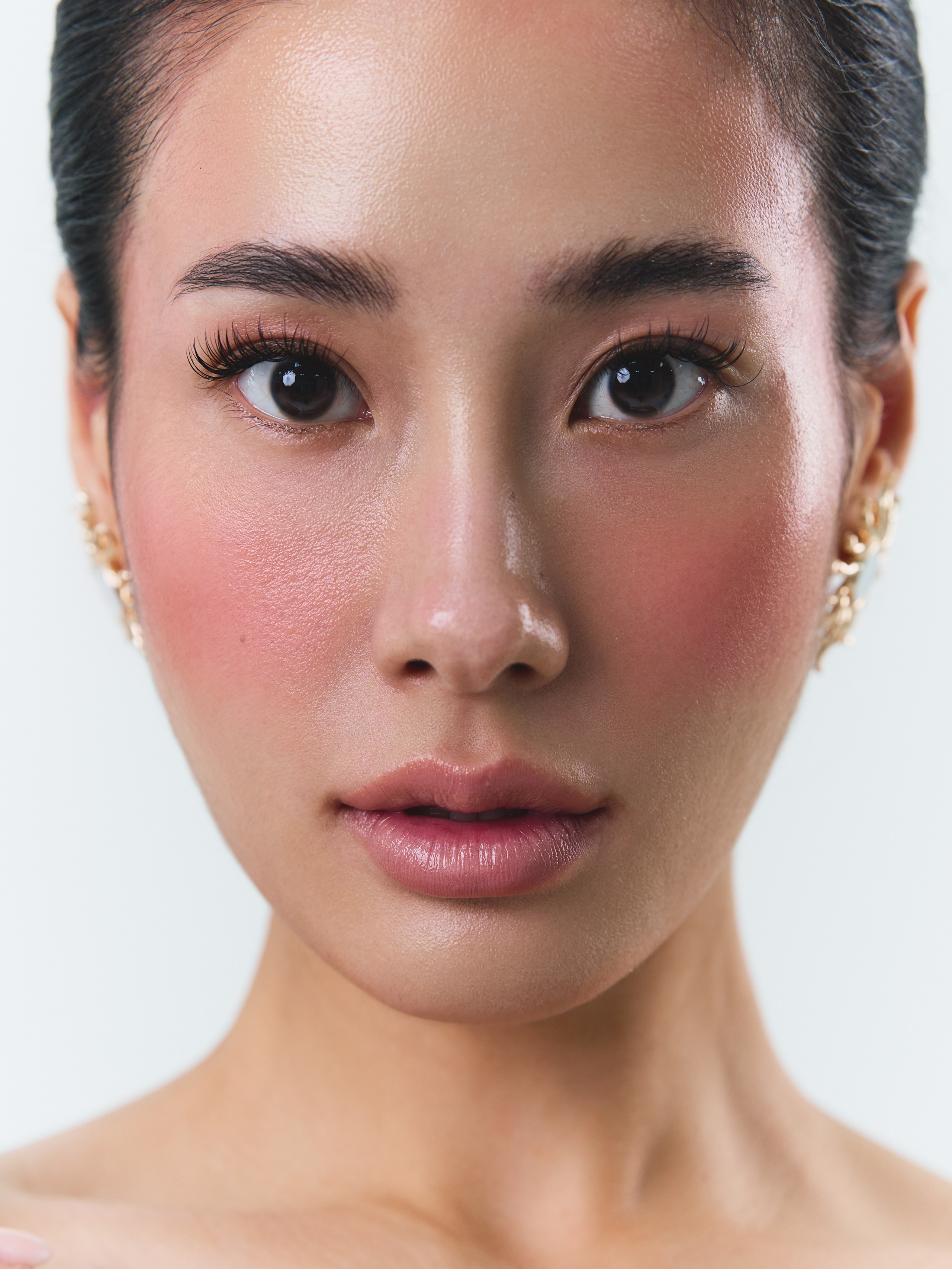 #L 17 Minhee. Alisha Geva | Photographer in Dubai