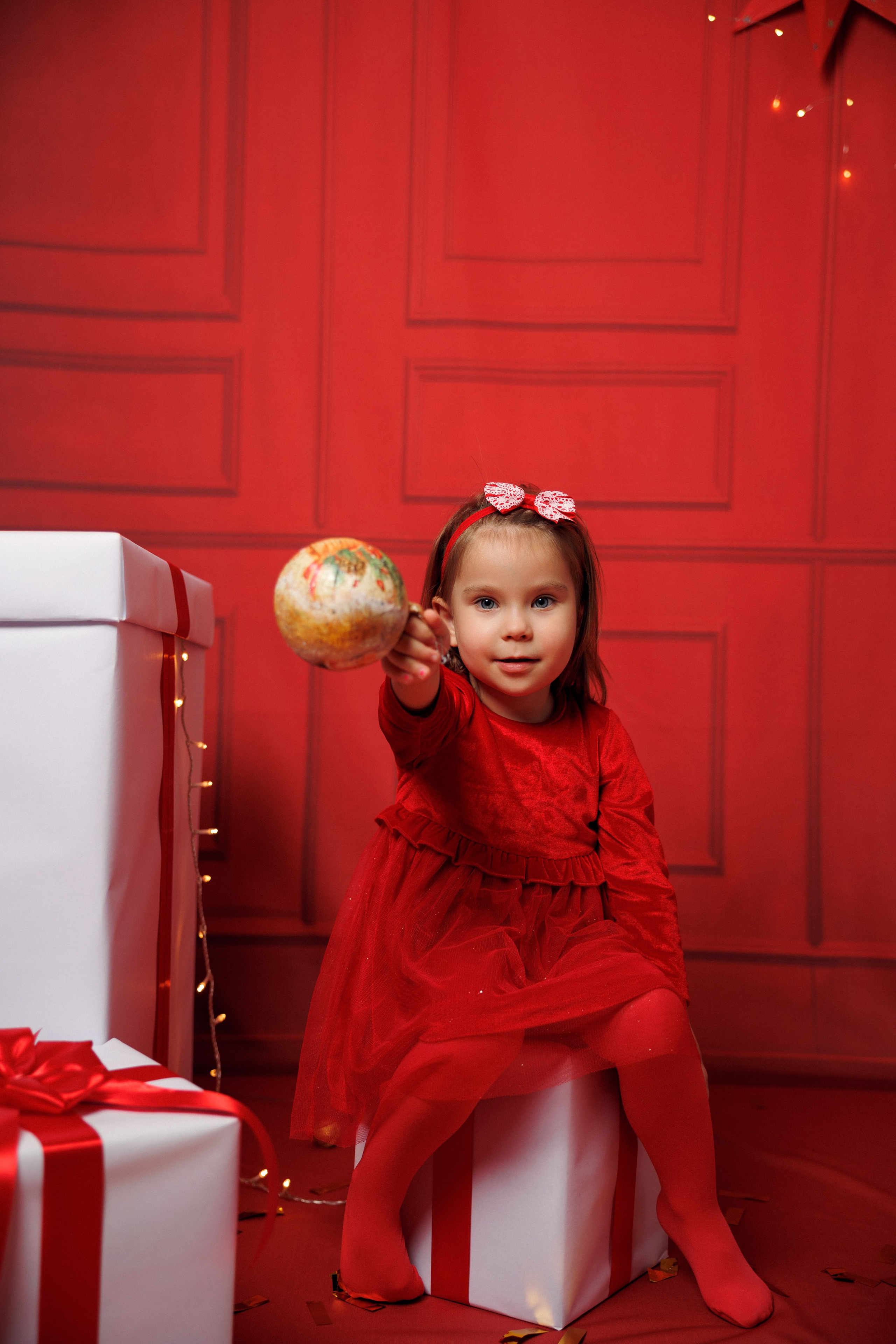 Sesja świąteczna Szczecin | Mini sesje świąteczne Szczecin | Mini sesje świąteczne | Sesja świąteczna w studio | Sesja świąteczna rodzinna cena | Mini sesja rodzinna Szczecin| Sesje świąteczne rodzinne | Sesja zdjęciowa • świąteczna sesja zdjęciowa • minimalistyczne aranżacje • zdjęcia lifestylowe • rodzinne świeta • świąteczny czas • voucher • prezent • fotografia rodzinna