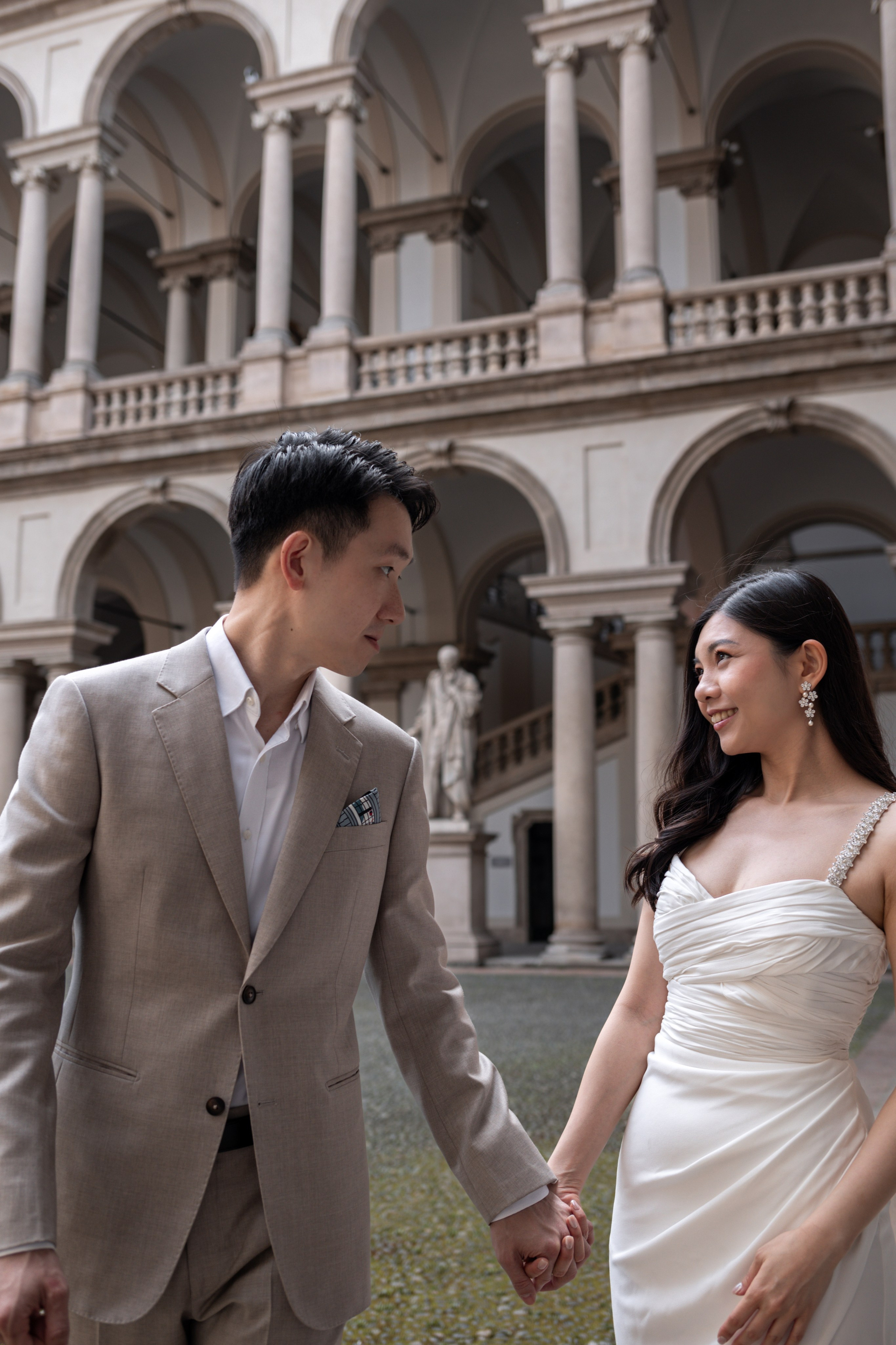 Walk in Milan. Photographer in Milan |Mila Pro Photo