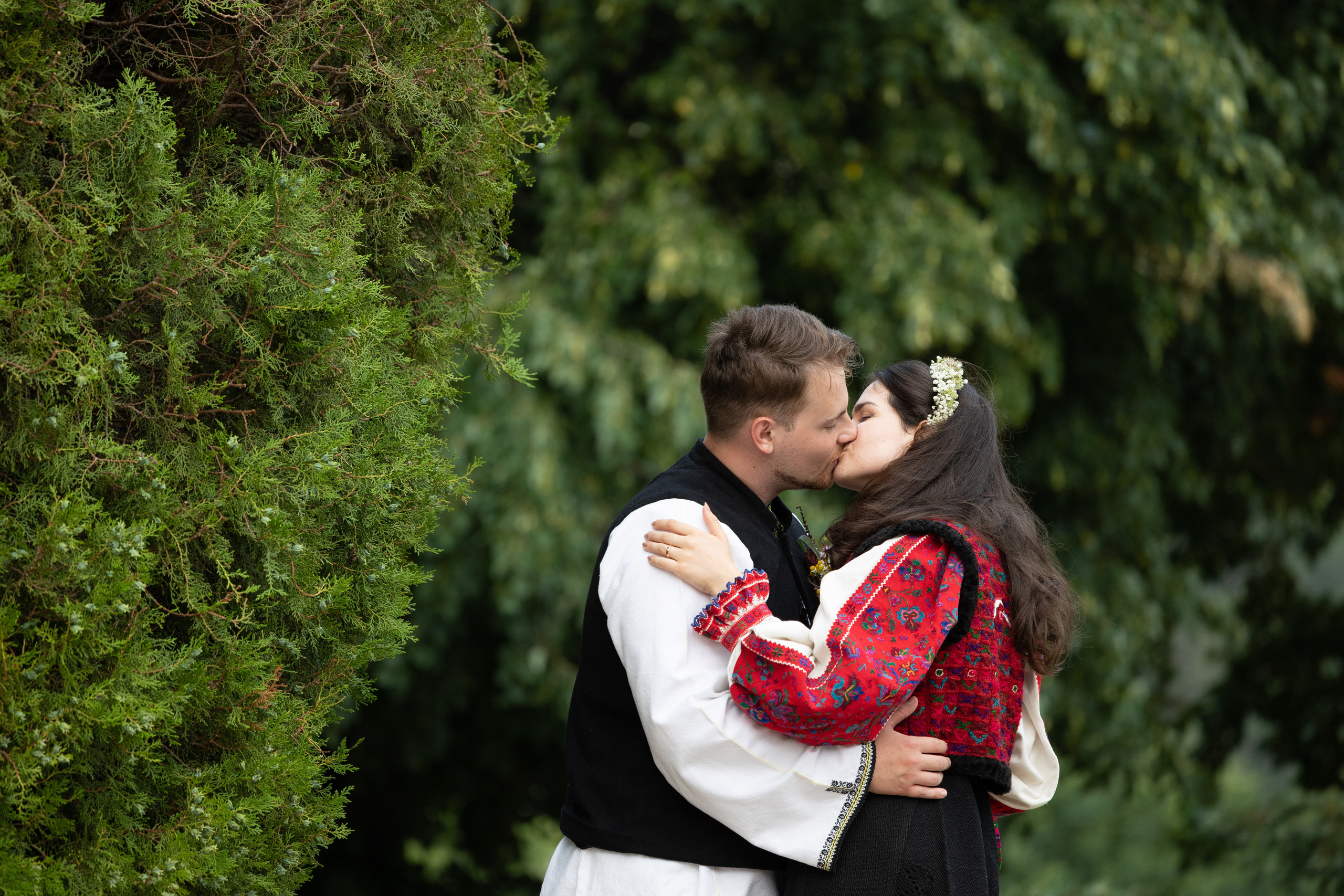 Nunta in costum popular. Product and food photographer in Brasov, Romania