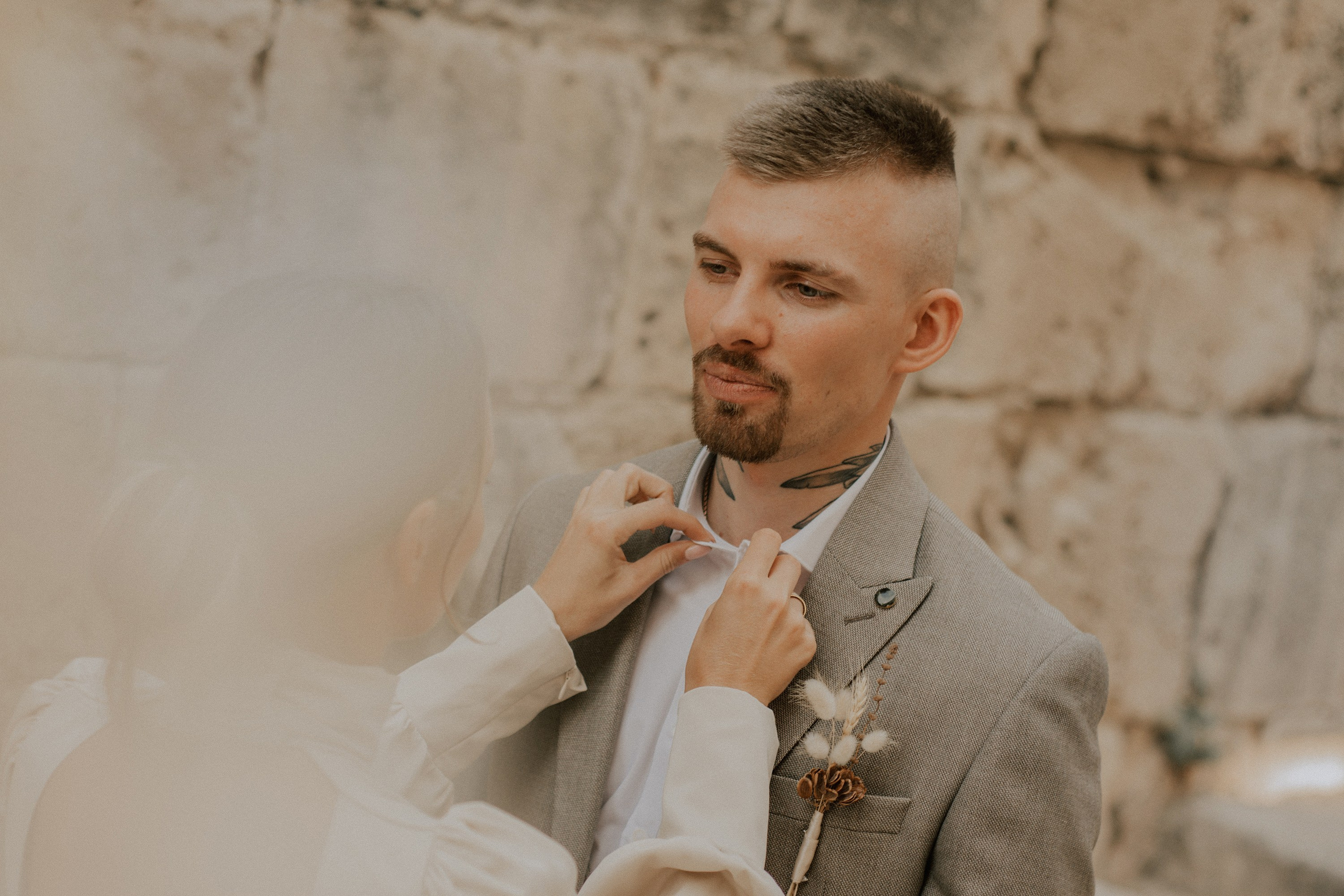 Photo session of newlyweds at a wedding