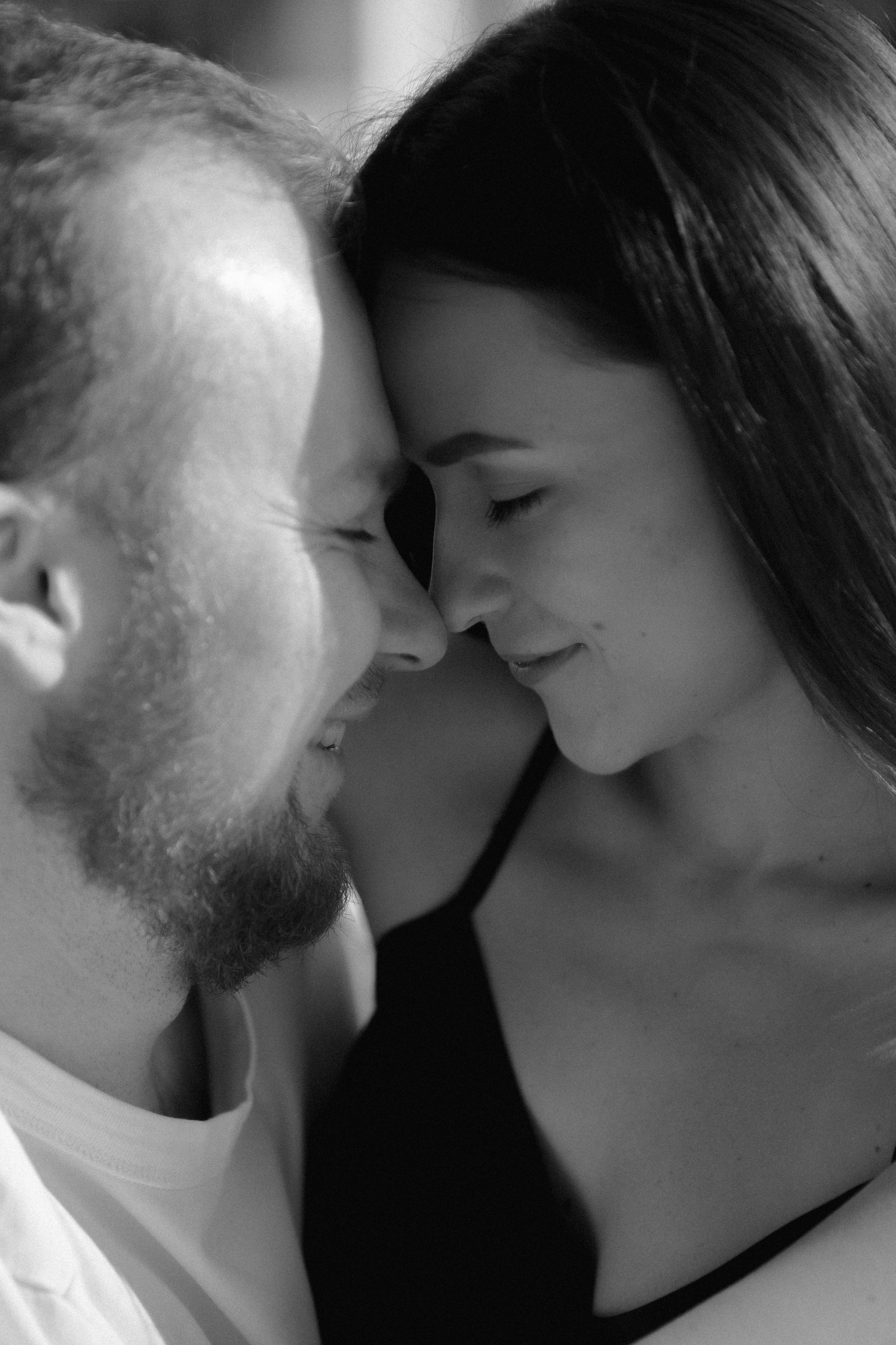 Anna+Andrew | At-home session. Photographer in Los Angeles. Julia Ishmuratova