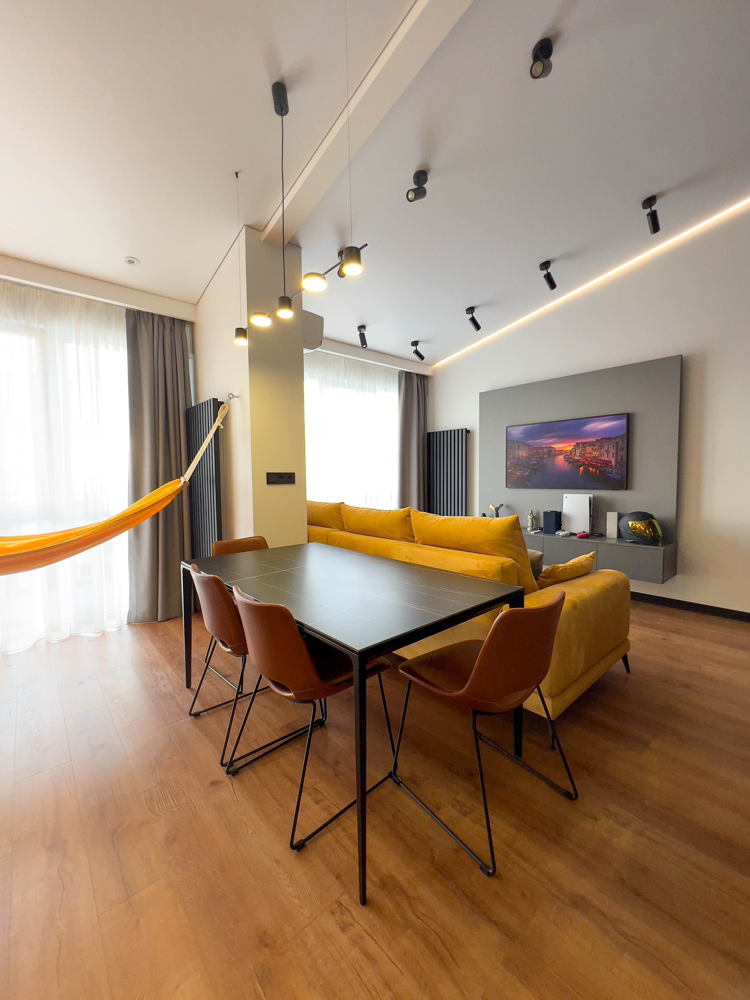 The apartment is on two levels. Fotograf Dmitrii Donets