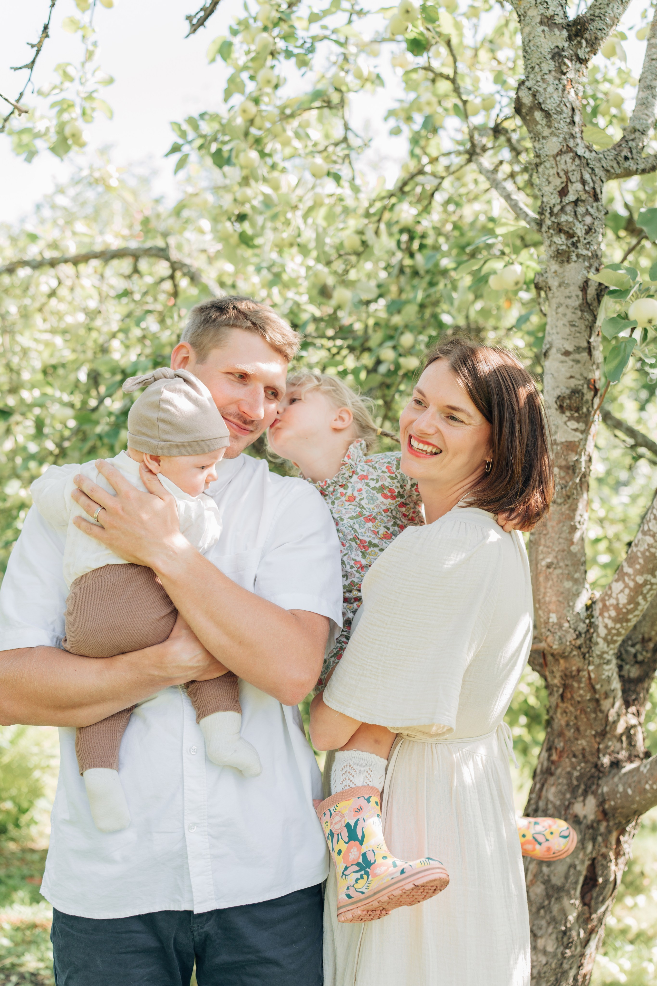 UNDER THE APPLE TREE. Dagneshi Photography