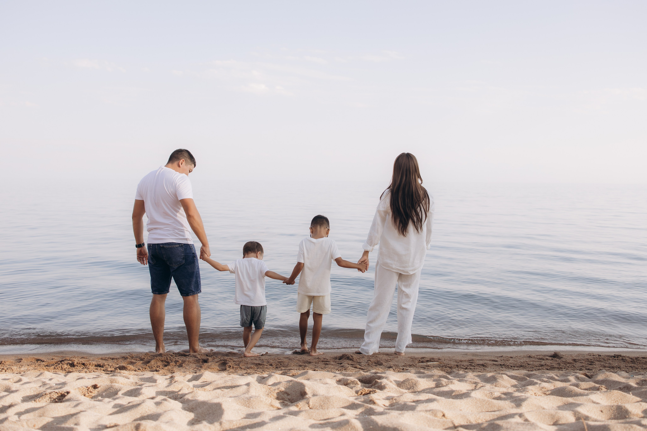 Family at Sunset. Фотограф родов, семей и новорожденных малышей в Дубае