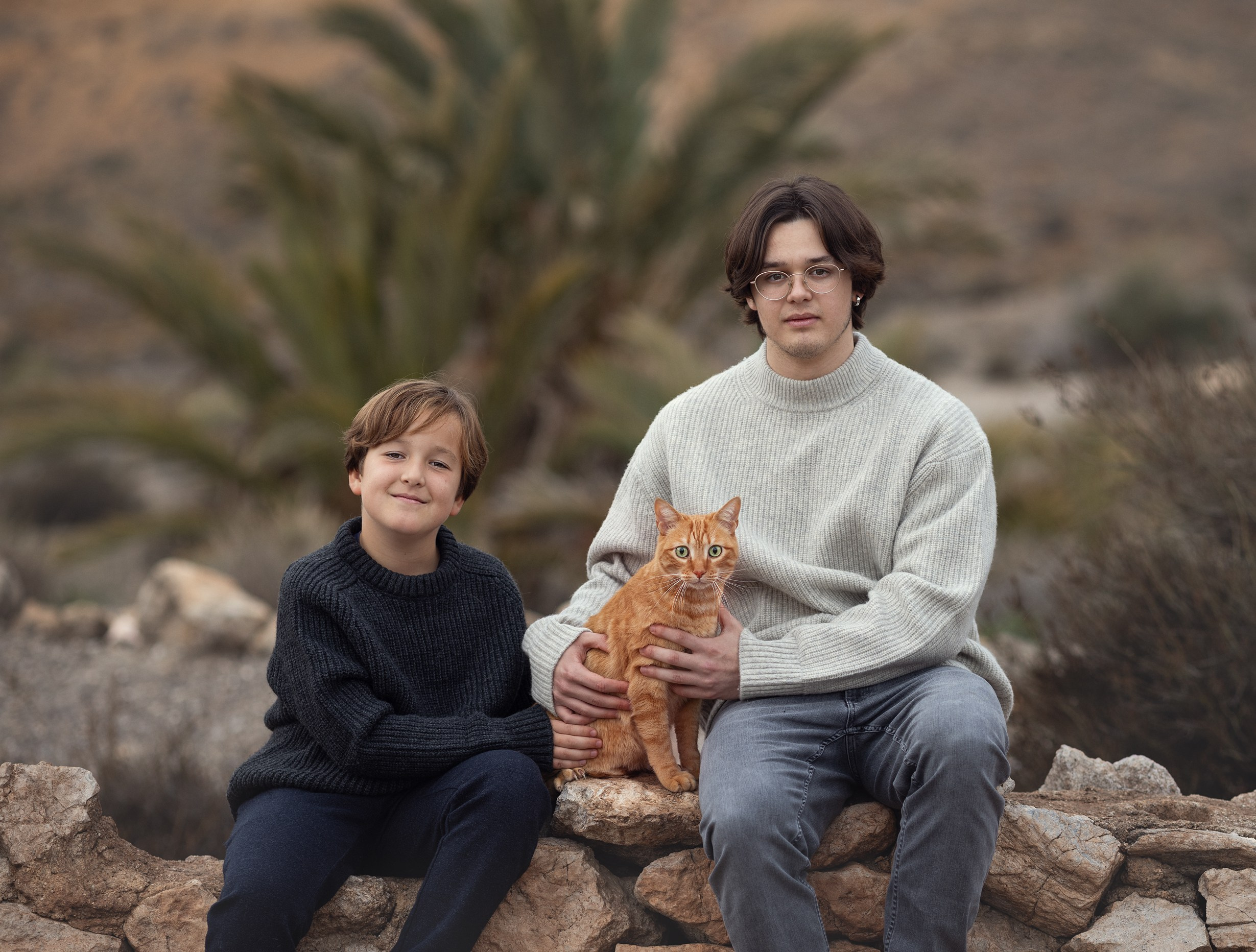 Fotosesion de mis hijos con su gato Boris. Fotógrafo Almeria. Swetlana Ushakova