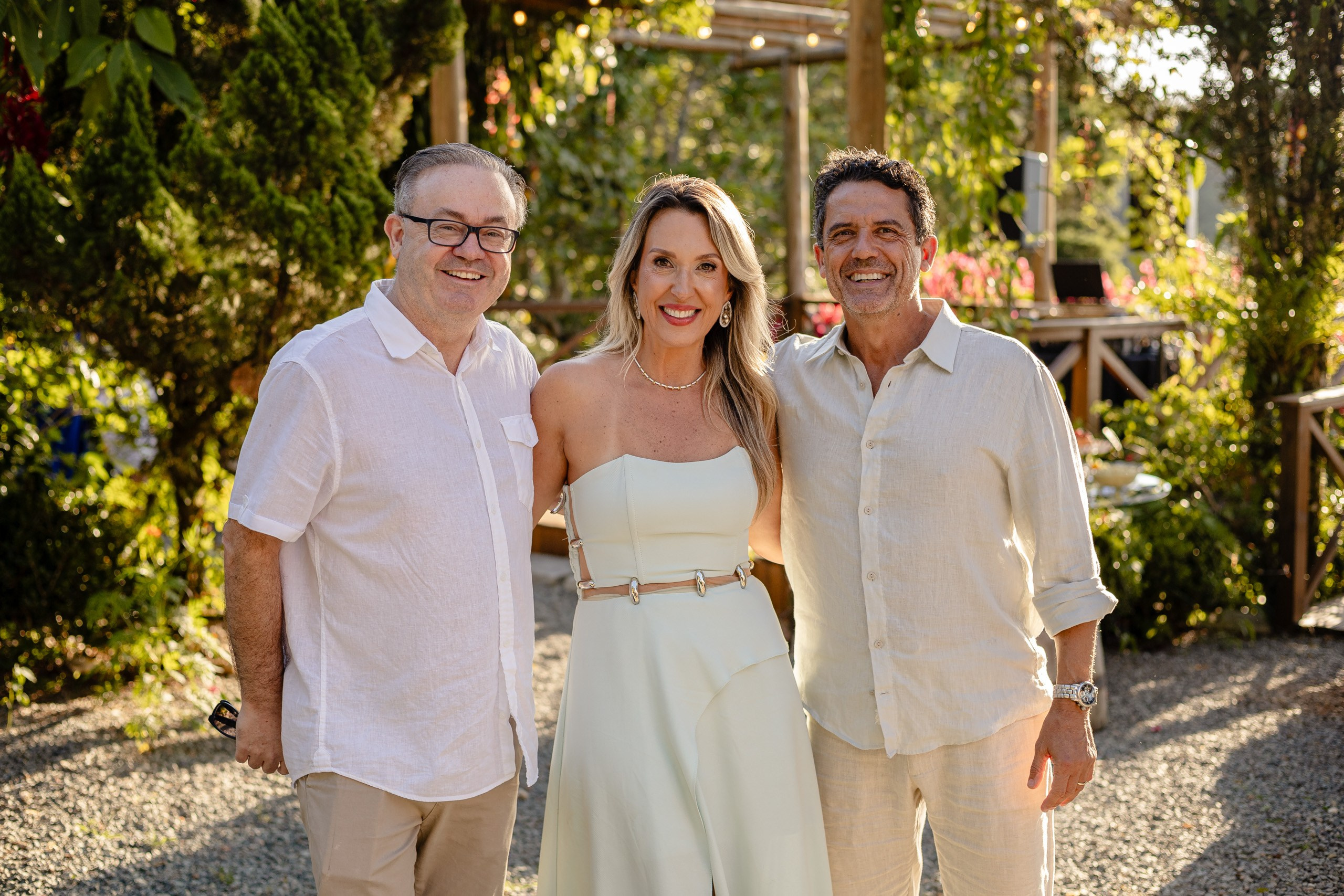 Comemoração de aniversário em uma vinícola no pôr do sol — Ivana Oleskovicz