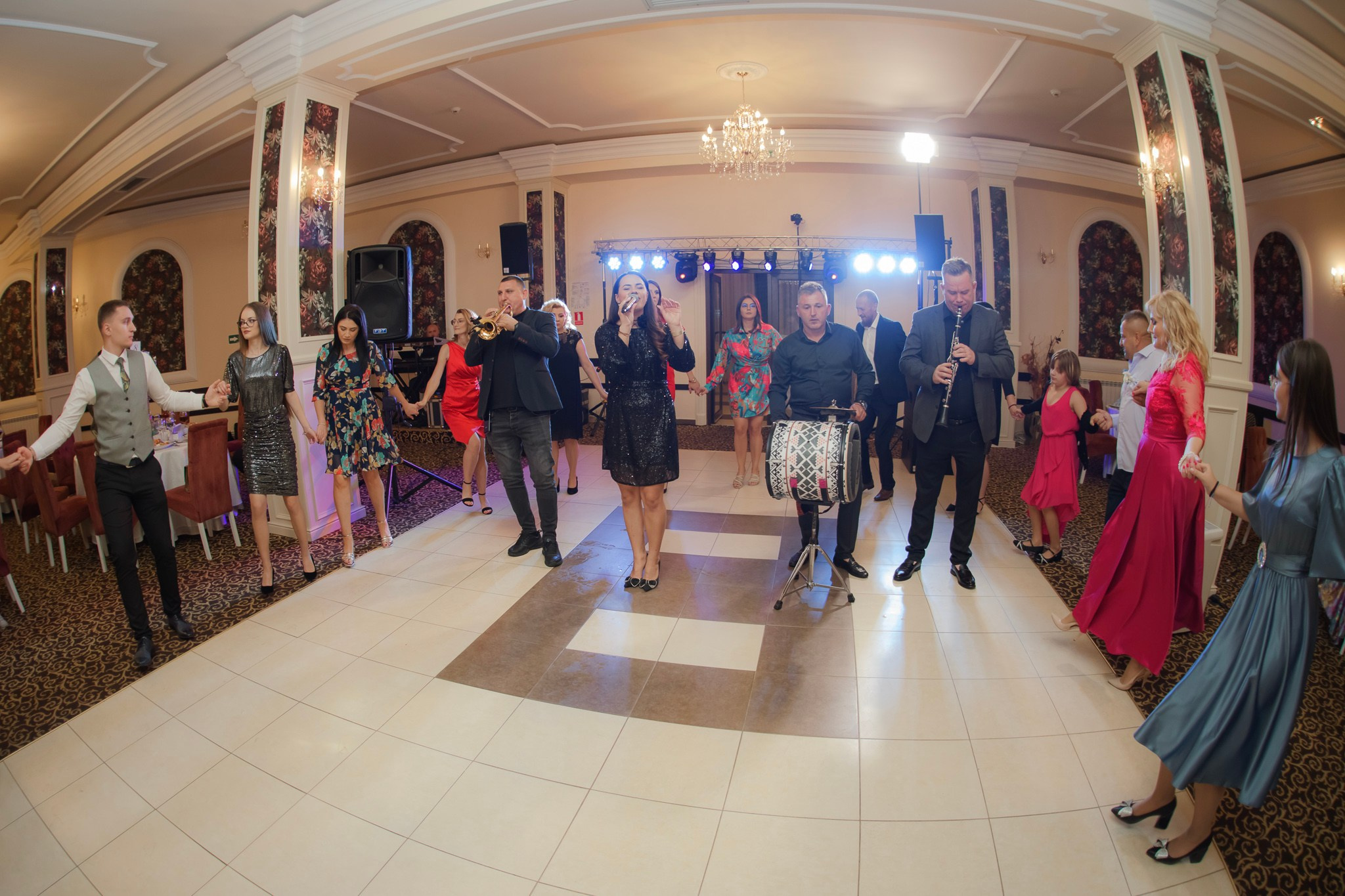 Mihai & Oana. Servicii foto-video profesionale, pentru momente de neuitat